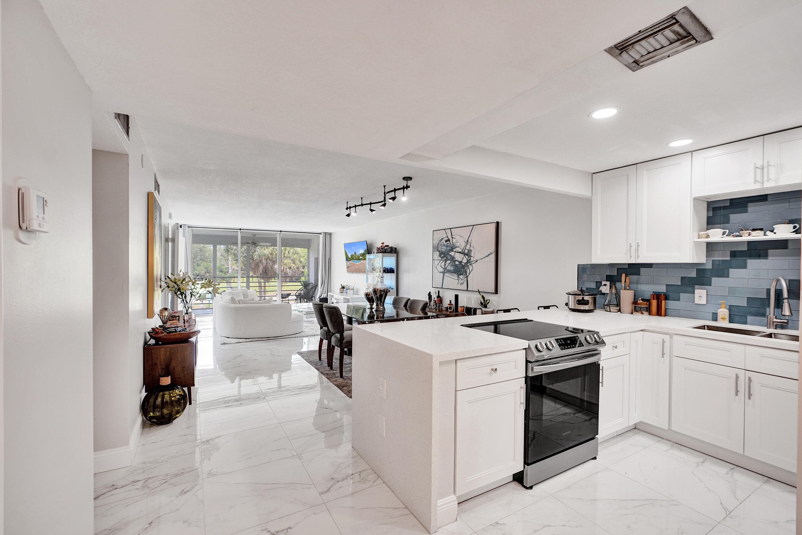 545 Oaks Lane 204, Pompano Beach, FL 33069 — photo 22 of 59