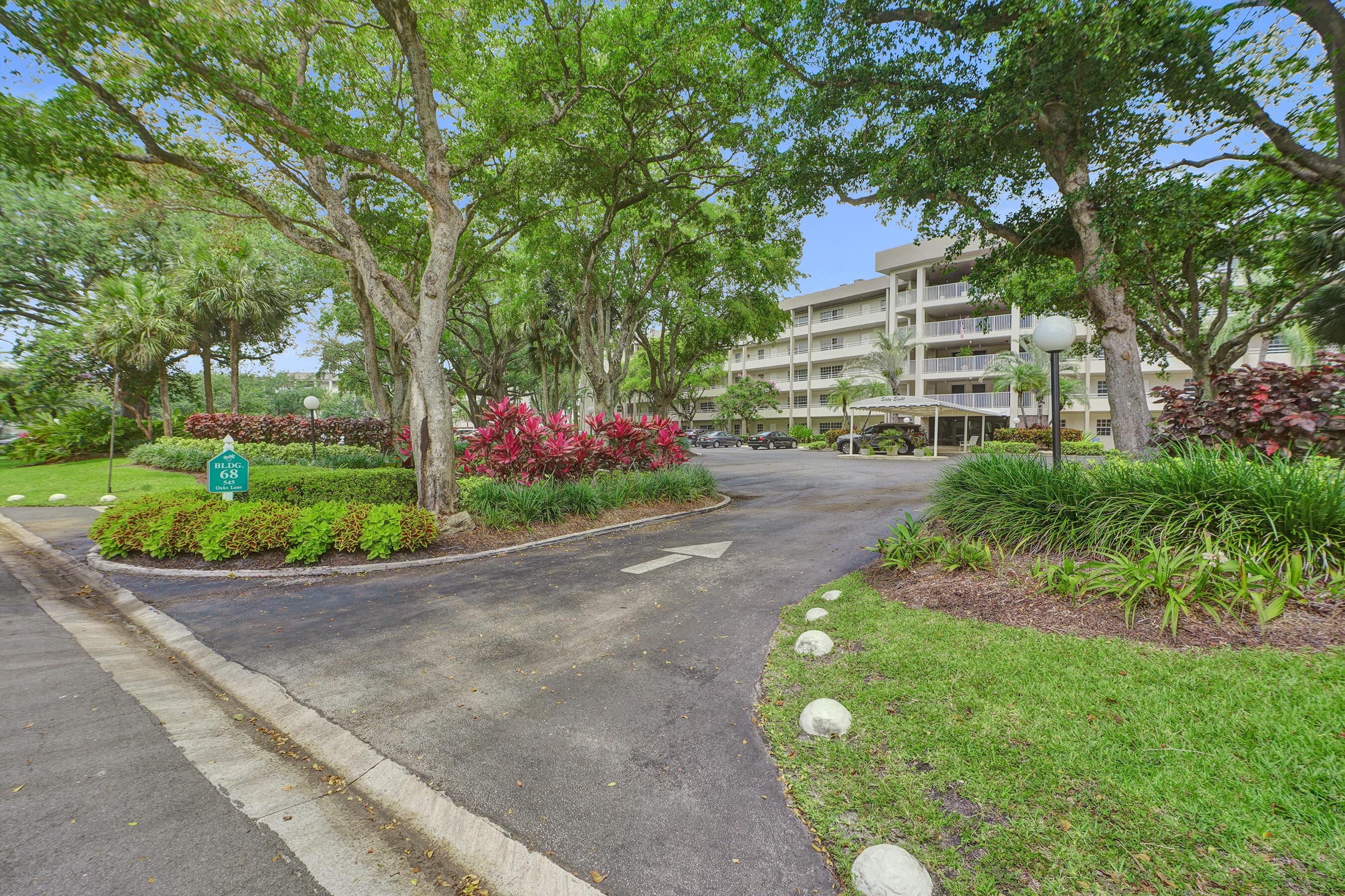 545 Oaks Lane 204, Pompano Beach, FL 33069 — photo 15 of 59
