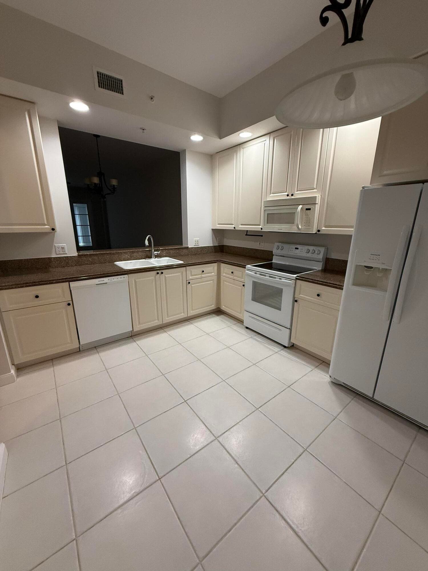 20 Harbour Isle Drive W Ph01, Fort Pierce, FL 34949 — photo 3 of 18