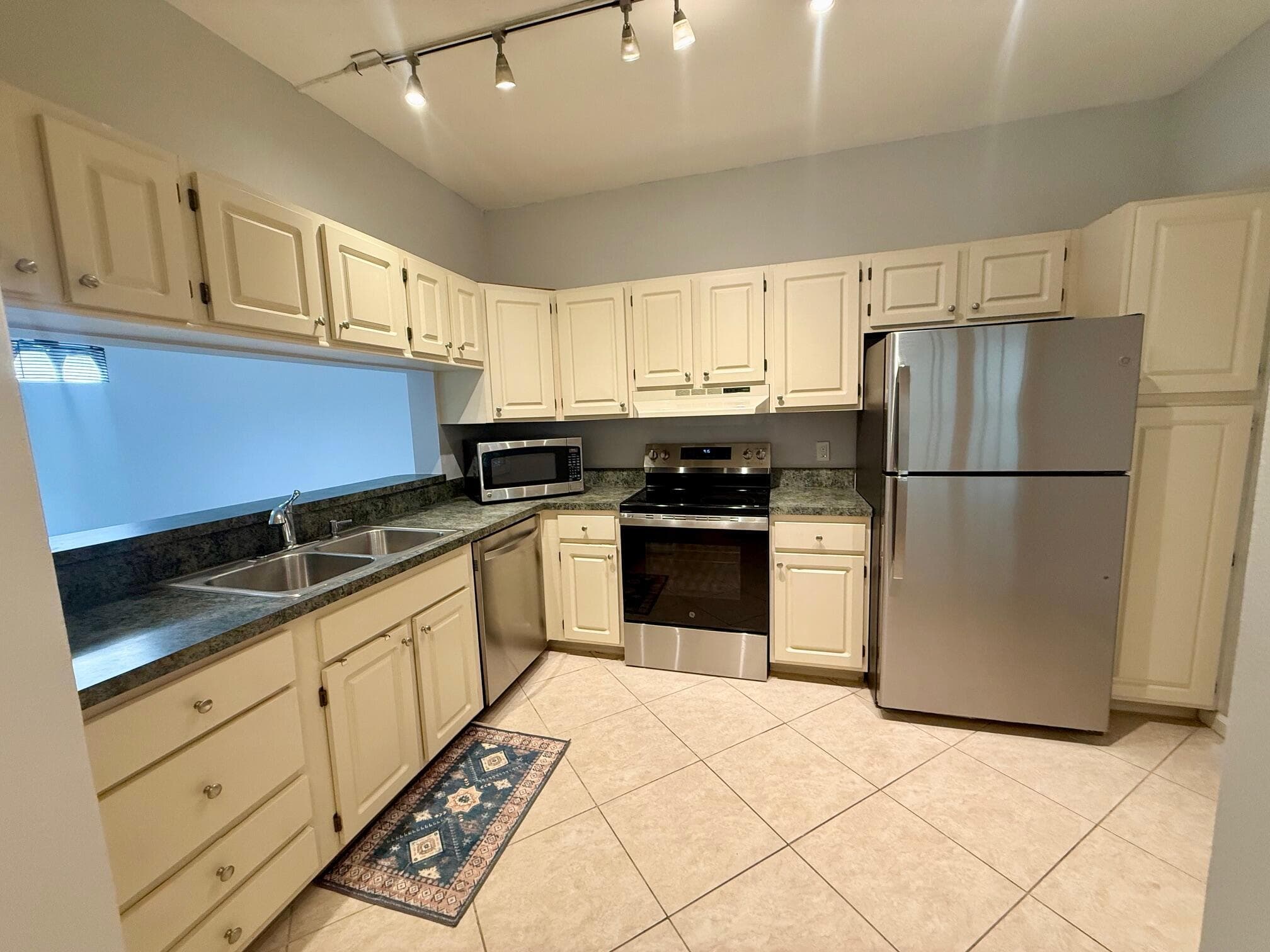 101 Cypress Point Drive 101, Palm Beach Gardens, FL 33418 — photo 2 of 16