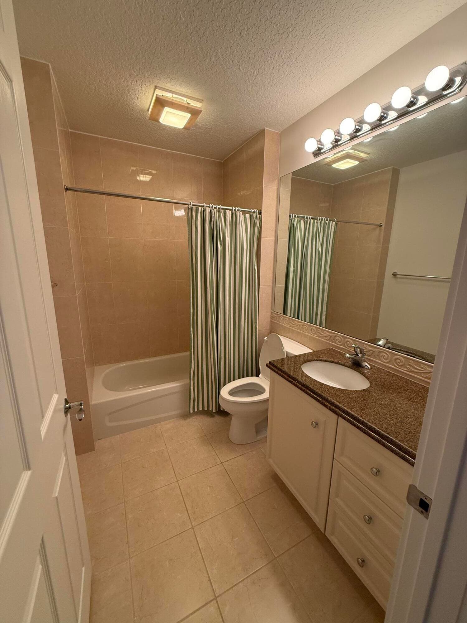 11 W Harbour Isle Dr W W 105, Fort Pierce, FL 34949 — photo 6 of 17