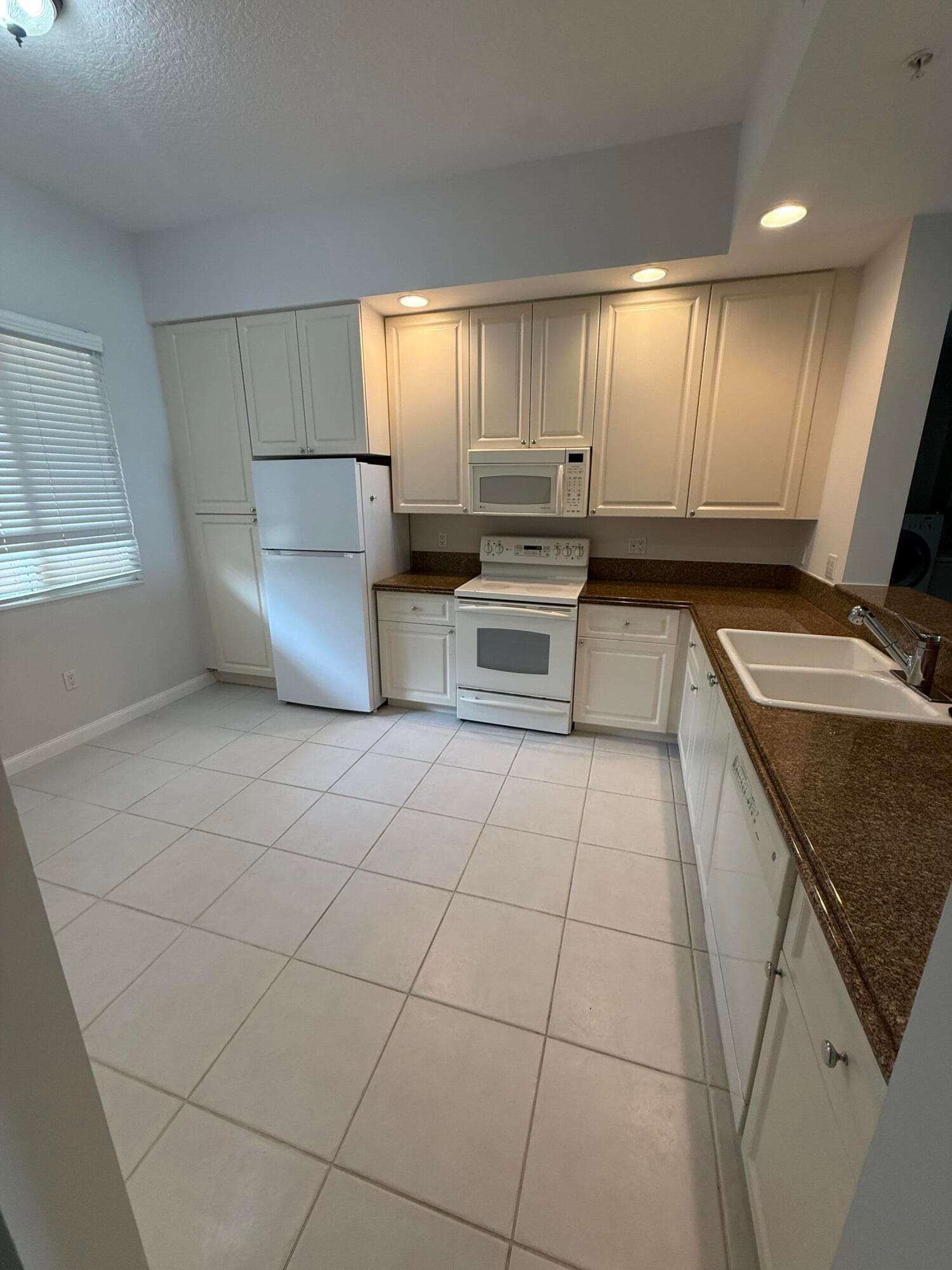 4 Harbour Isle Drive E Unit 204, Fort Pierce, FL 34949 — photo 3 of 32