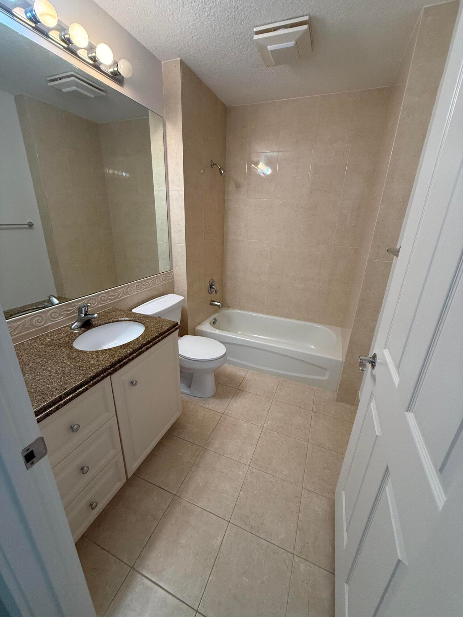 4 Harbour Isle Drive E Unit 204, Fort Pierce, FL 34949 — photo 5 of 32