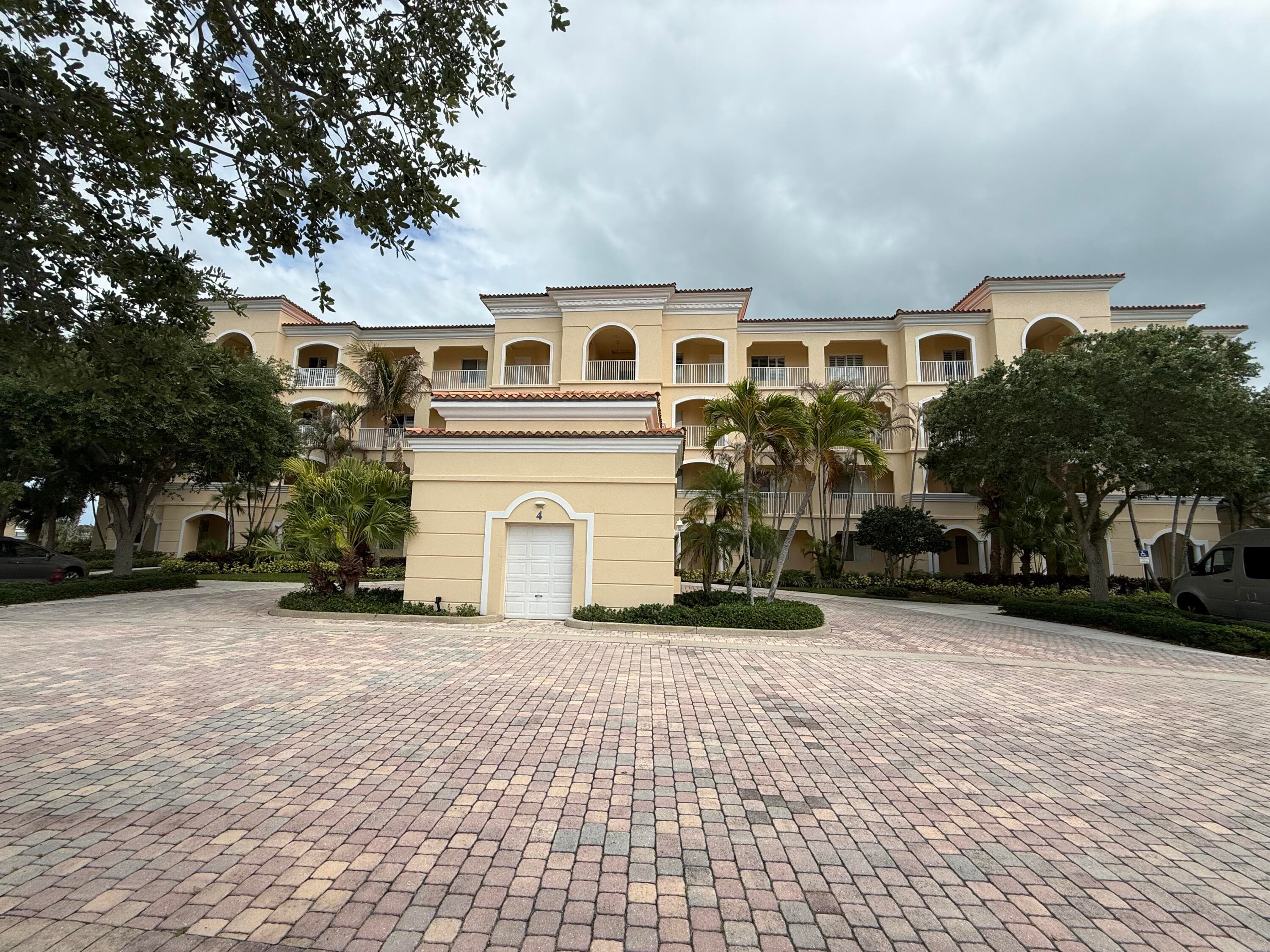 4 Harbour Isle Drive E Unit 204, Fort Pierce, FL 34949 — photo 18 of 32