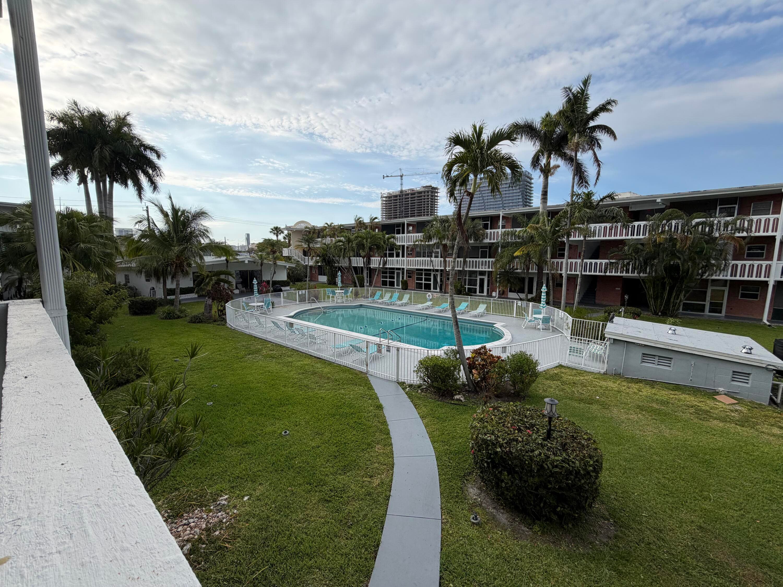 161 NE 10th Avenue 12b, Hallandale Beach, FL 33009 — photo 10 of 41