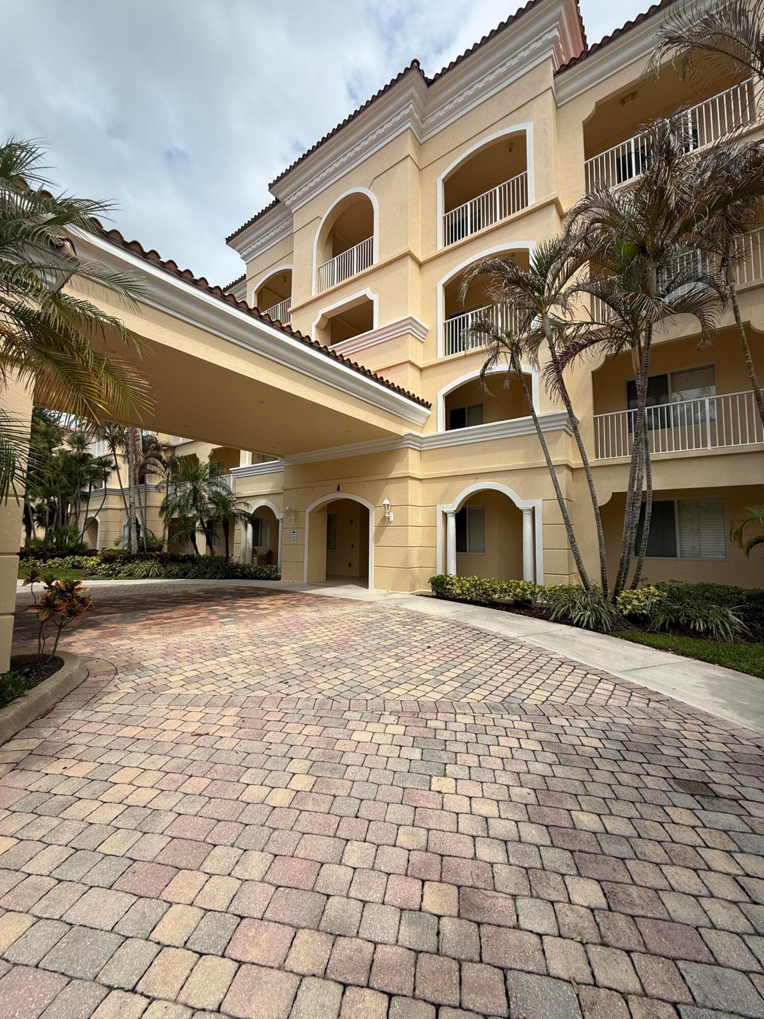 4 Harbour Isle Drive E Unit 204, Fort Pierce, FL 34949 — photo 19 of 32
