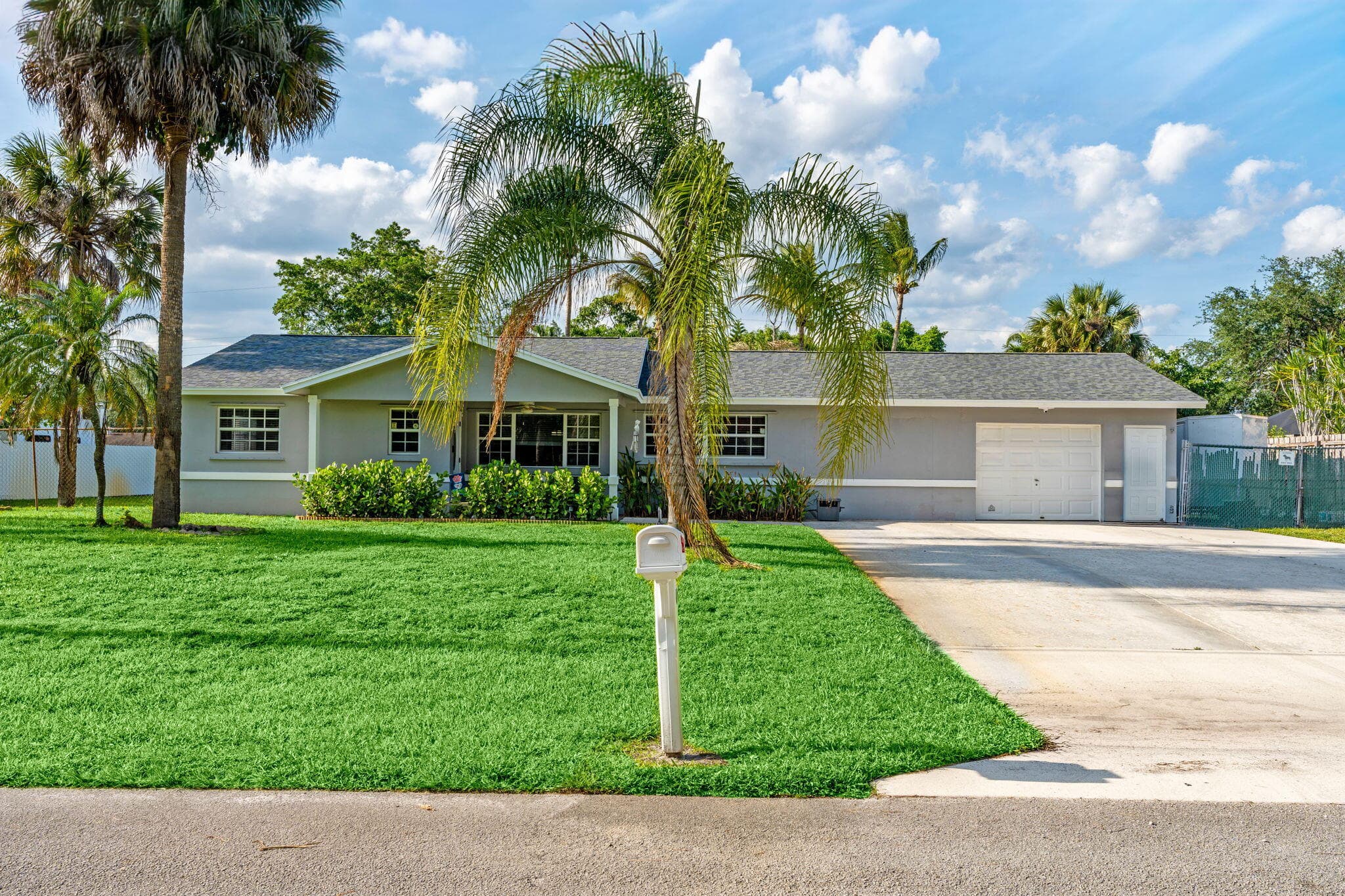 6537 Monmouth Road, West Palm Beach, FL 33413 — photo 2 of 34