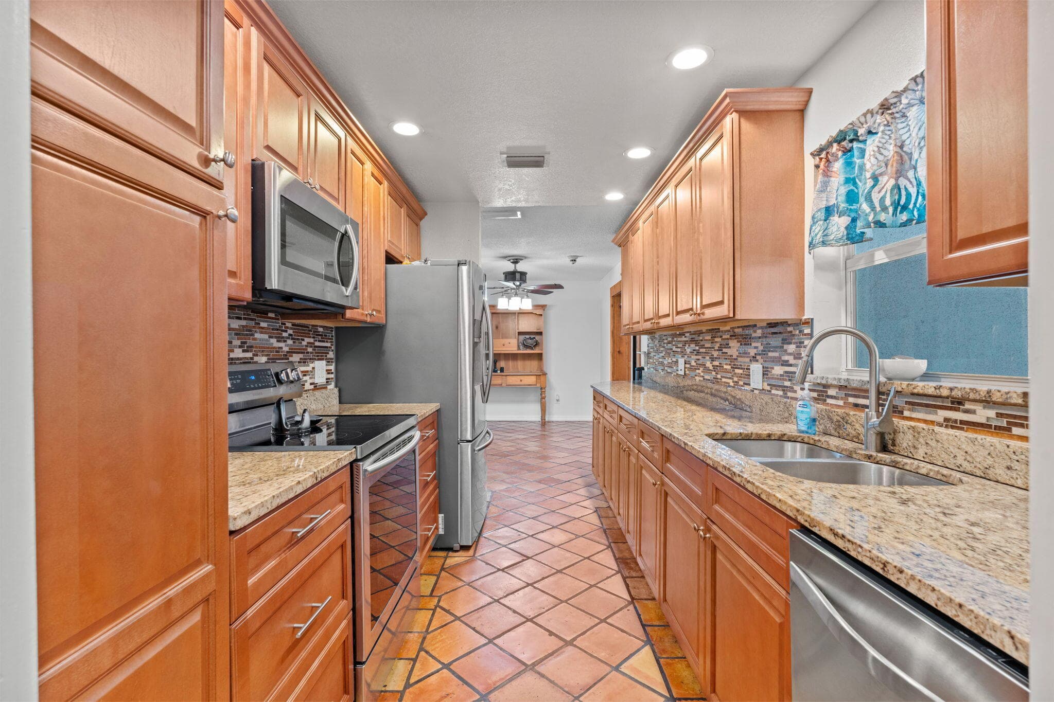 6537 Monmouth Road, West Palm Beach, FL 33413 — photo 11 of 34