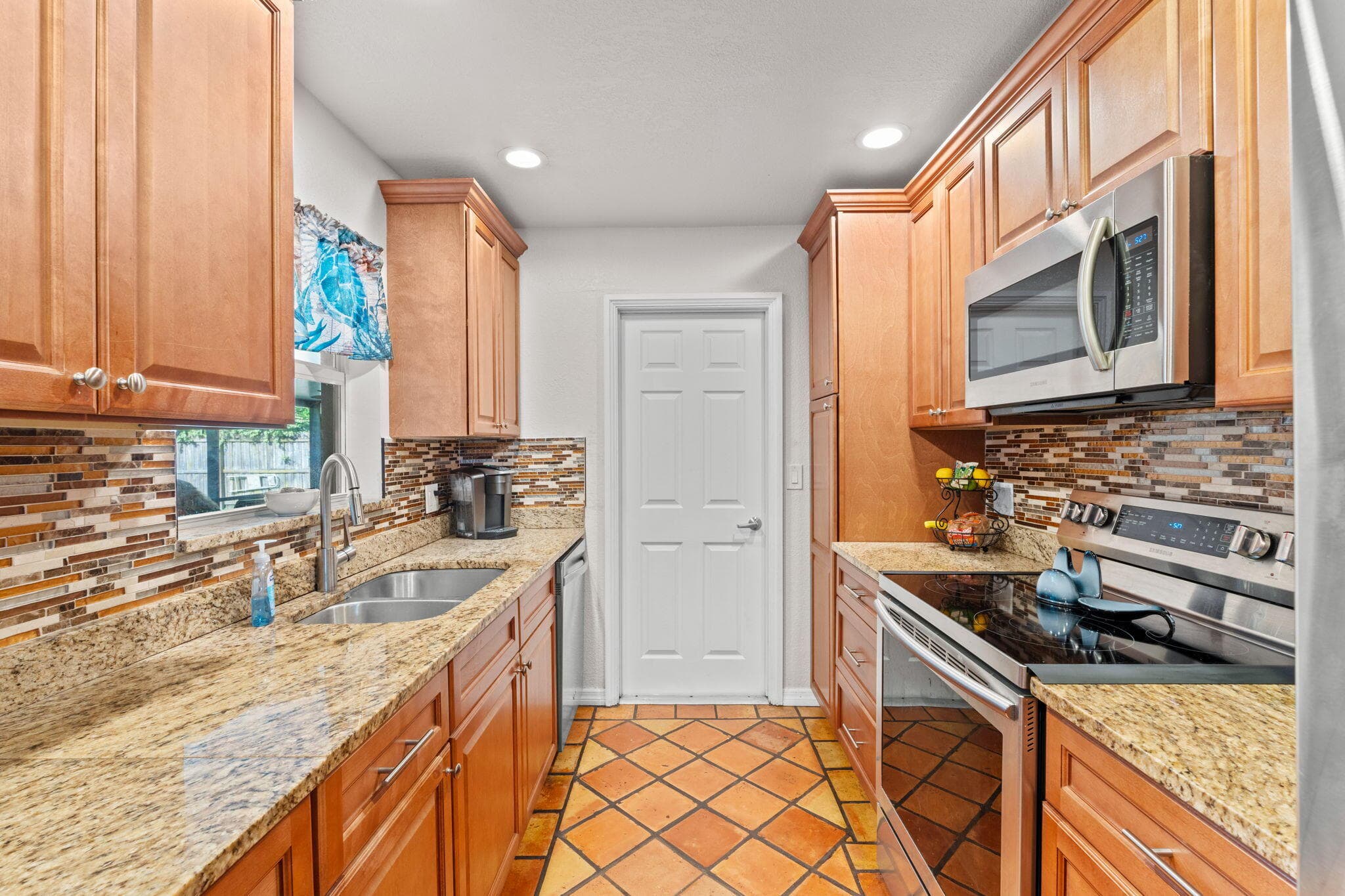 6537 Monmouth Road, West Palm Beach, FL 33413 — photo 12 of 34