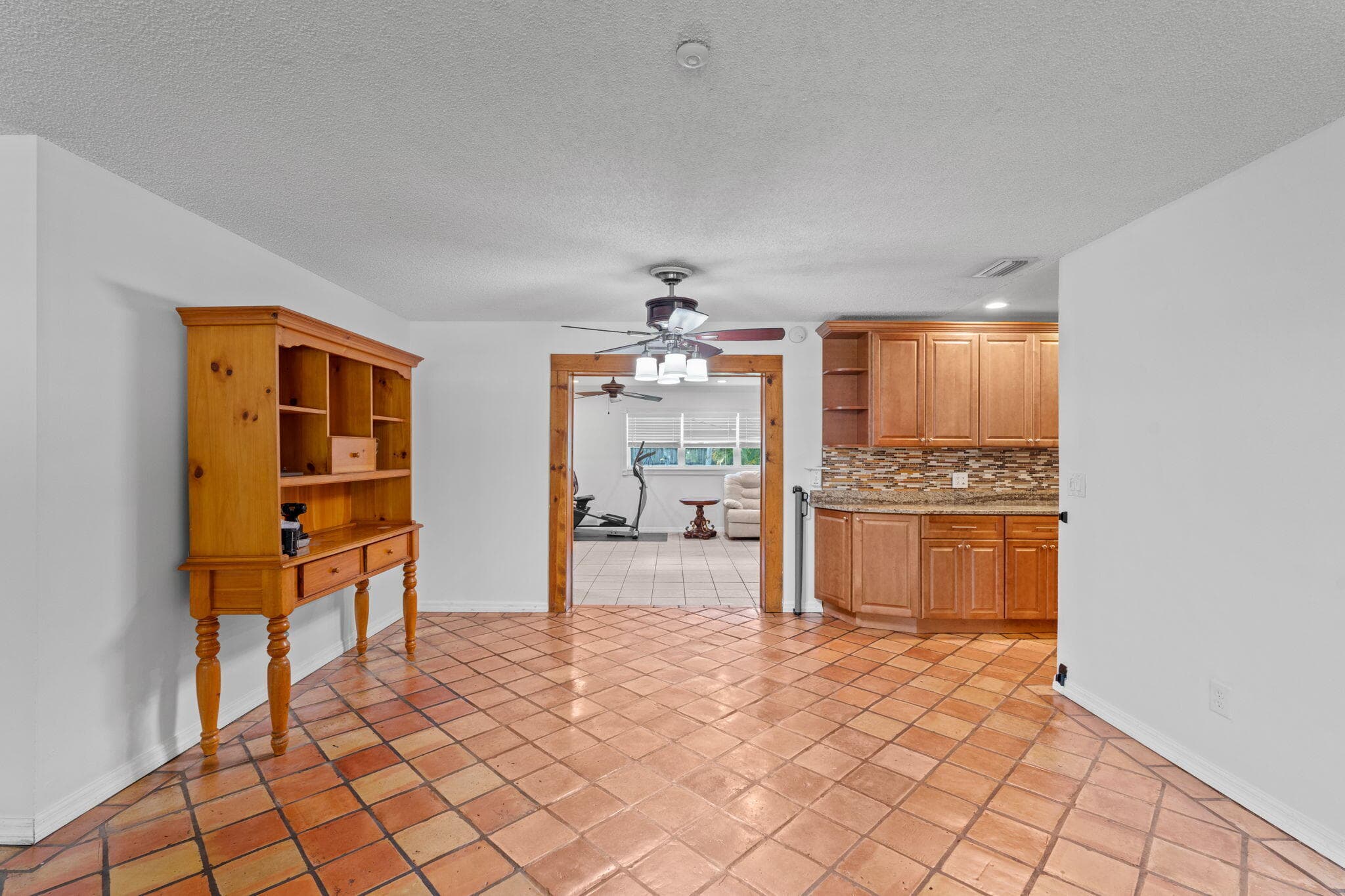 6537 Monmouth Road, West Palm Beach, FL 33413 — photo 6 of 34