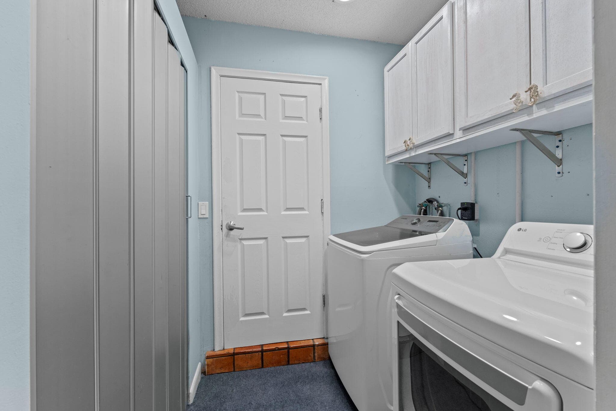 6537 Monmouth Road, West Palm Beach, FL 33413 — photo 14 of 34