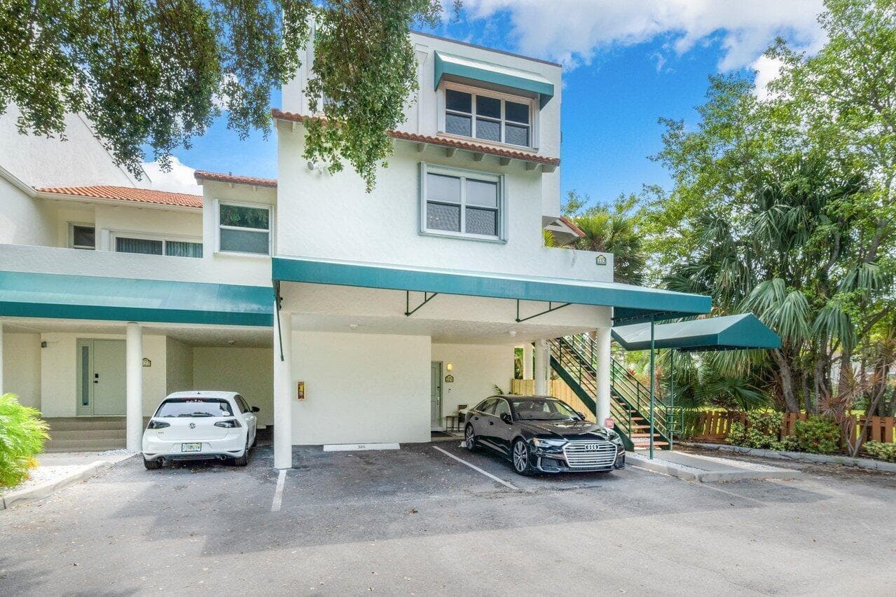 324 N Lake Drive, Lantana, FL 33462 — photo 6 of 45