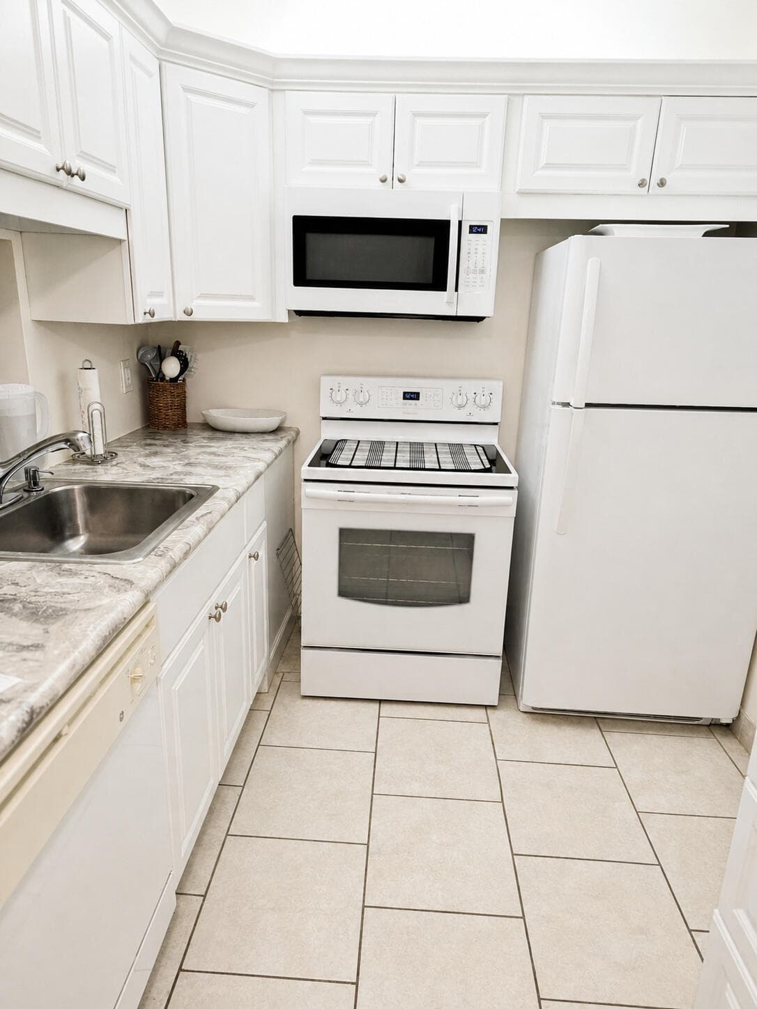 2841 Somerset Drive 107, Lauderdale Lakes, FL 33311 — photo 6 of 8