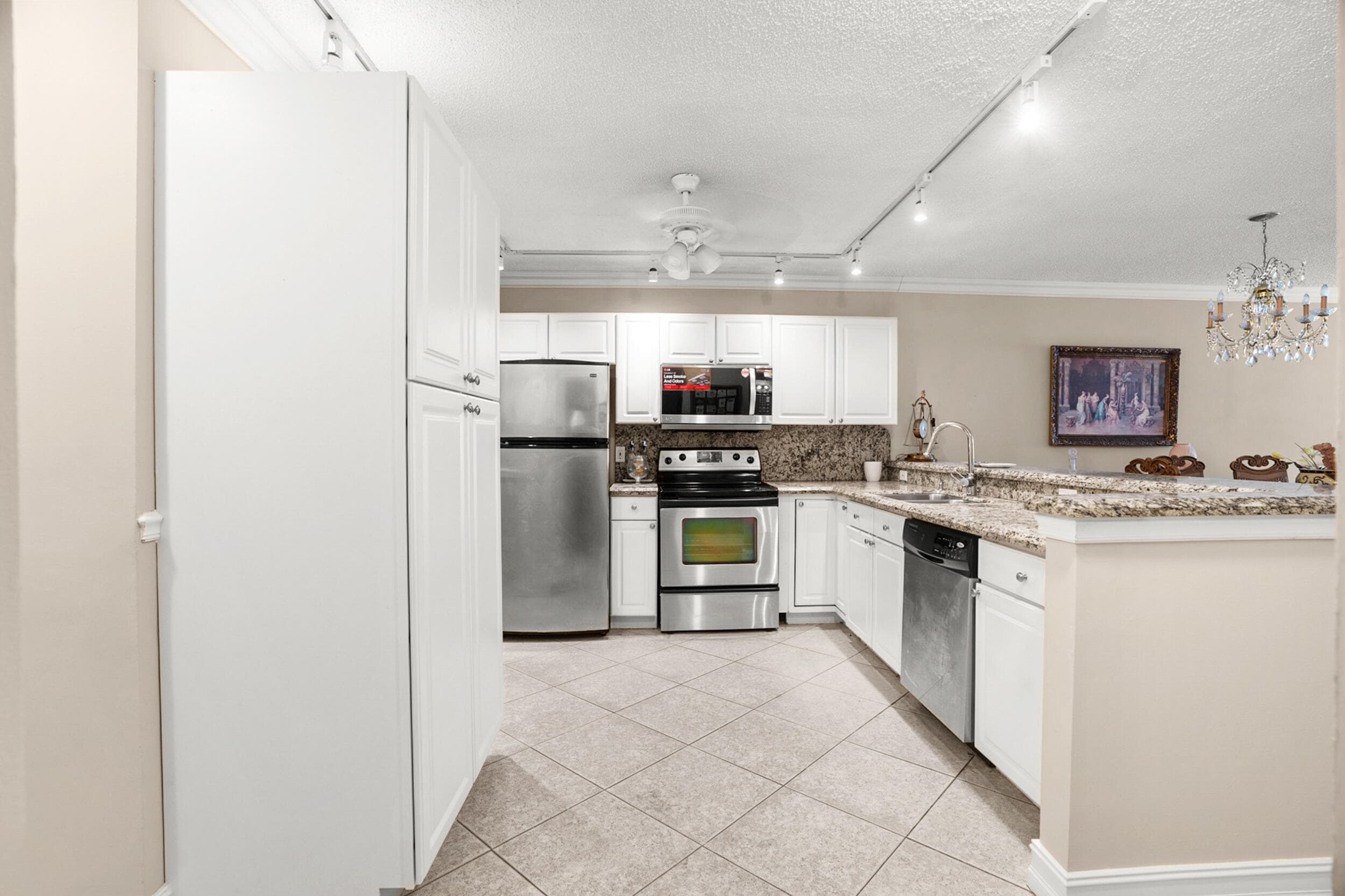 18900 Stewart Circle 7, Boca Raton, FL 33496 — photo 8 of 37