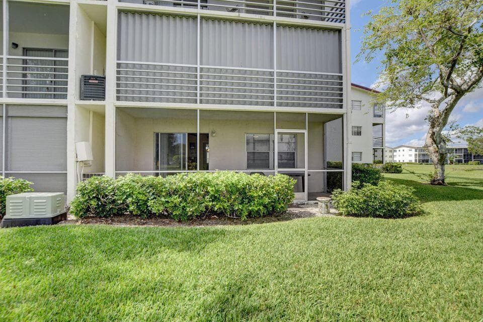 137 Fanshaw D, Boca Raton, FL 33434 — photo 3 of 7