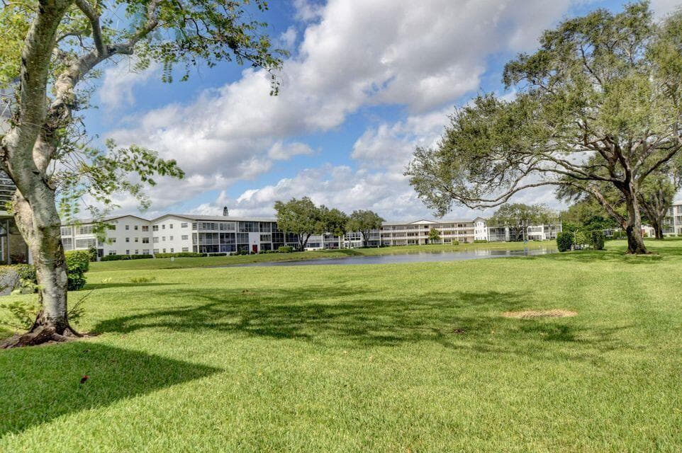 137 Fanshaw D, Boca Raton, FL 33434 — photo 5 of 7