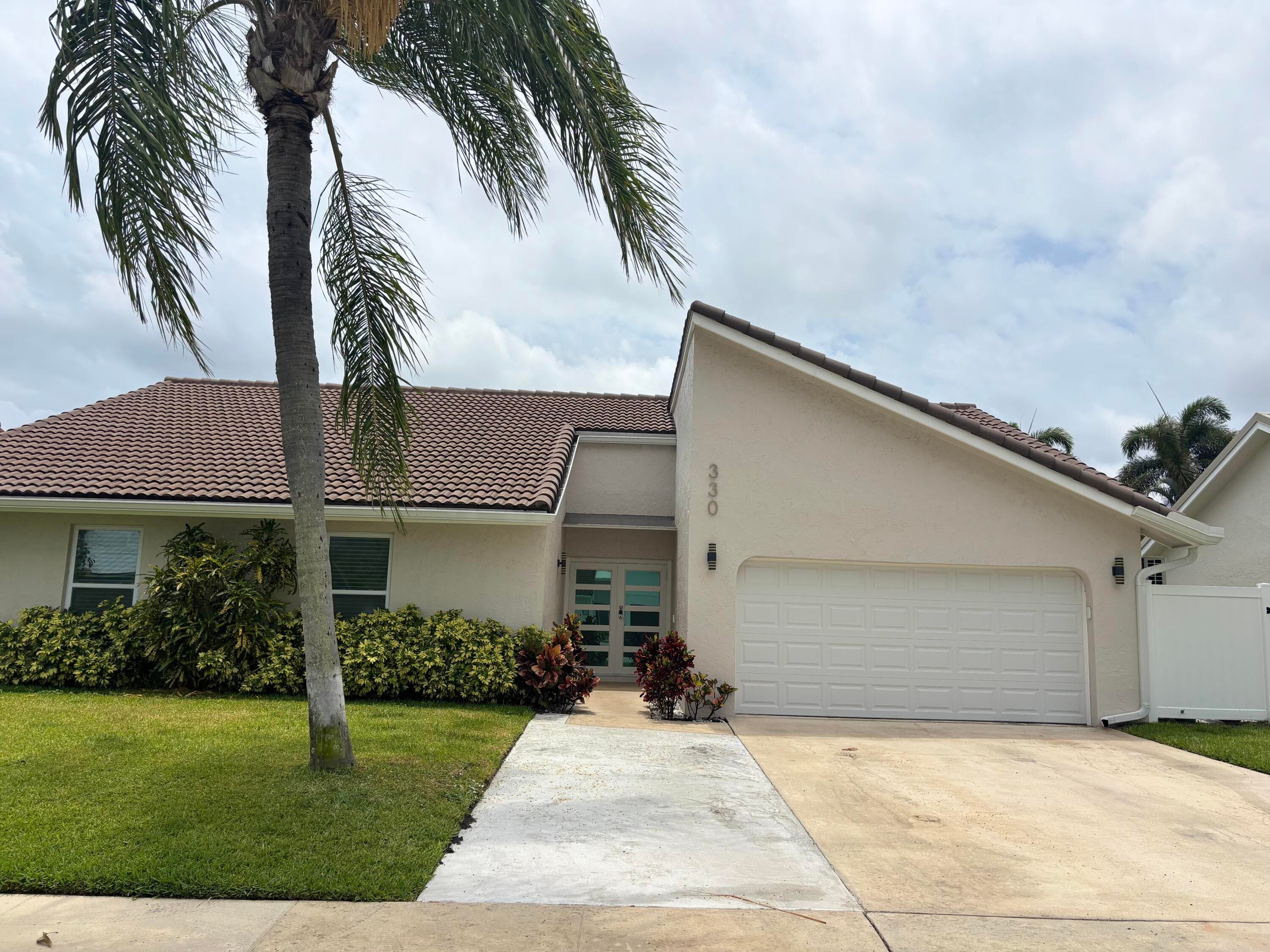 330 Sandalwood Lane, Boca Raton, FL 33487 — photo 22 of 23