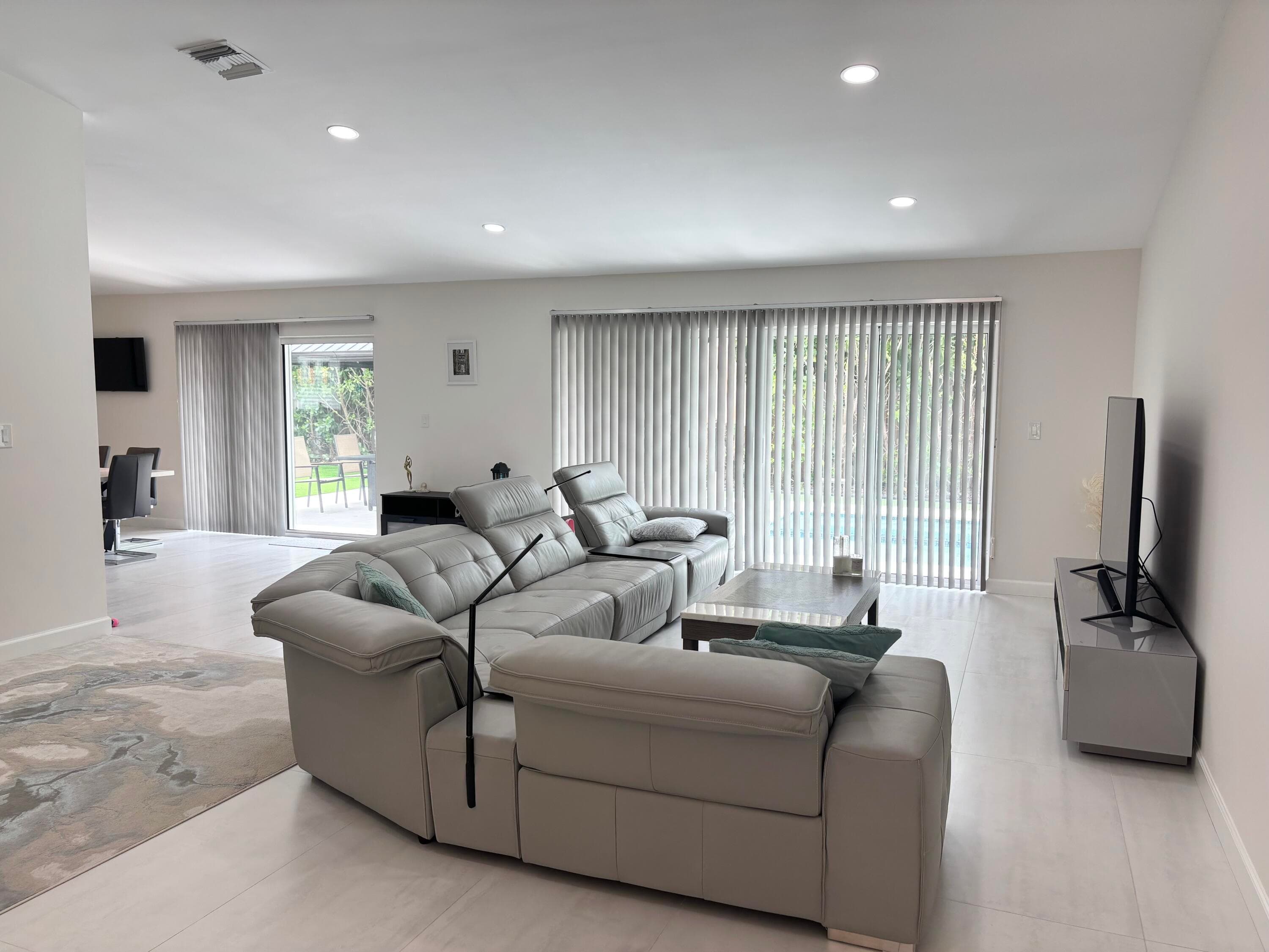 330 Sandalwood Lane, Boca Raton, FL 33487 — photo 7 of 23