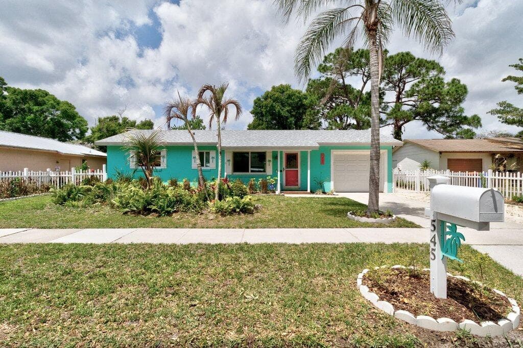 545 21st Avenue, Vero Beach, FL 32962 — photo 1 of 36