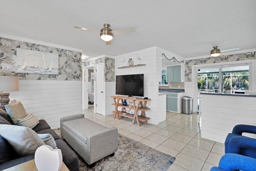 545 21st Avenue, Vero Beach, FL 32962 — photo 7 of 36