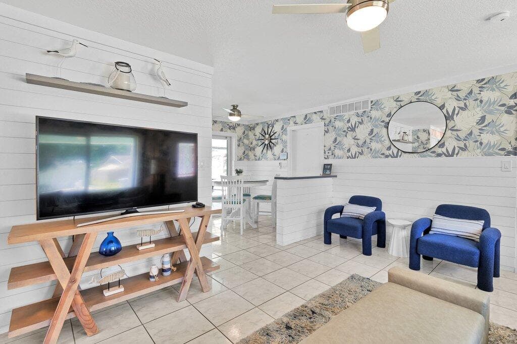 545 21st Avenue, Vero Beach, FL 32962 — photo 9 of 36
