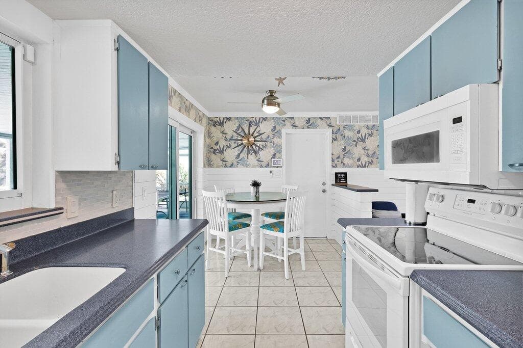 545 21st Avenue, Vero Beach, FL 32962 — photo 12 of 36