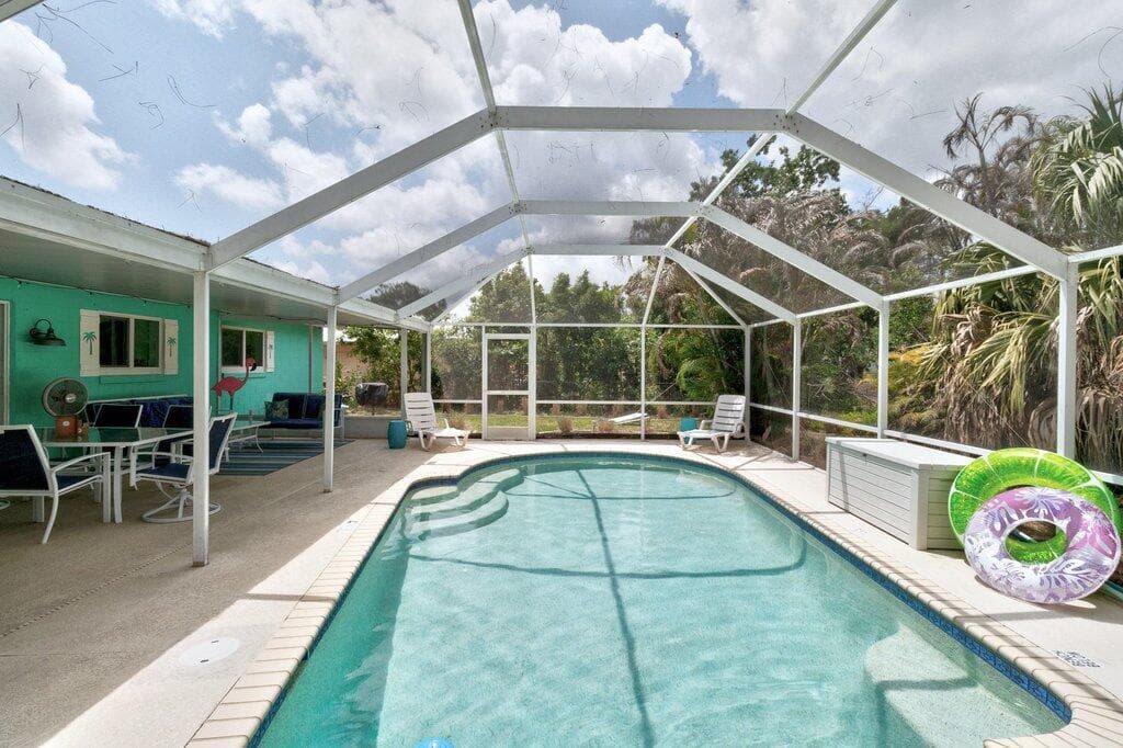 545 21st Avenue, Vero Beach, FL 32962 — photo 2 of 36