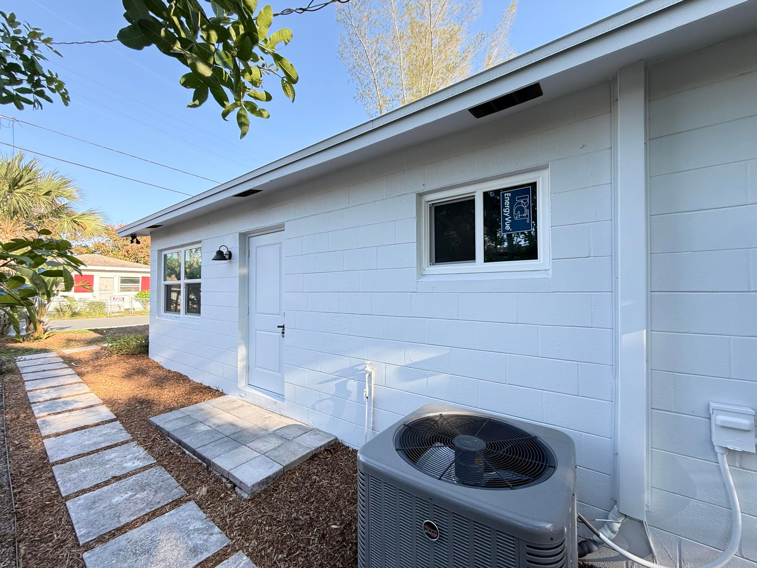 912 SE Tarpon Avenue, Stuart, FL 34994 — photo 3 of 31