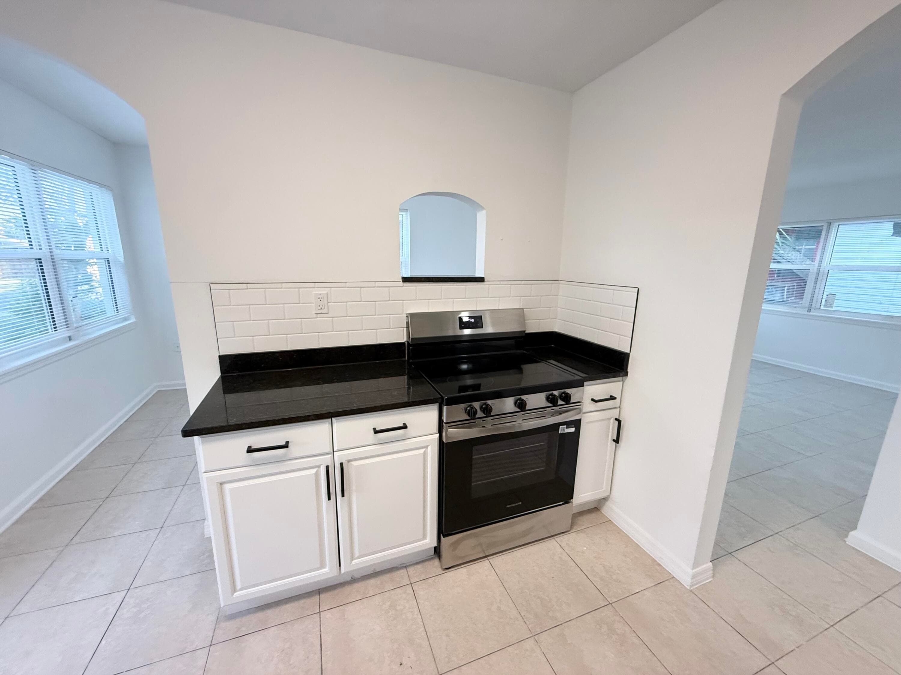 912 SE Tarpon Avenue, Stuart, FL 34994 — photo 5 of 31