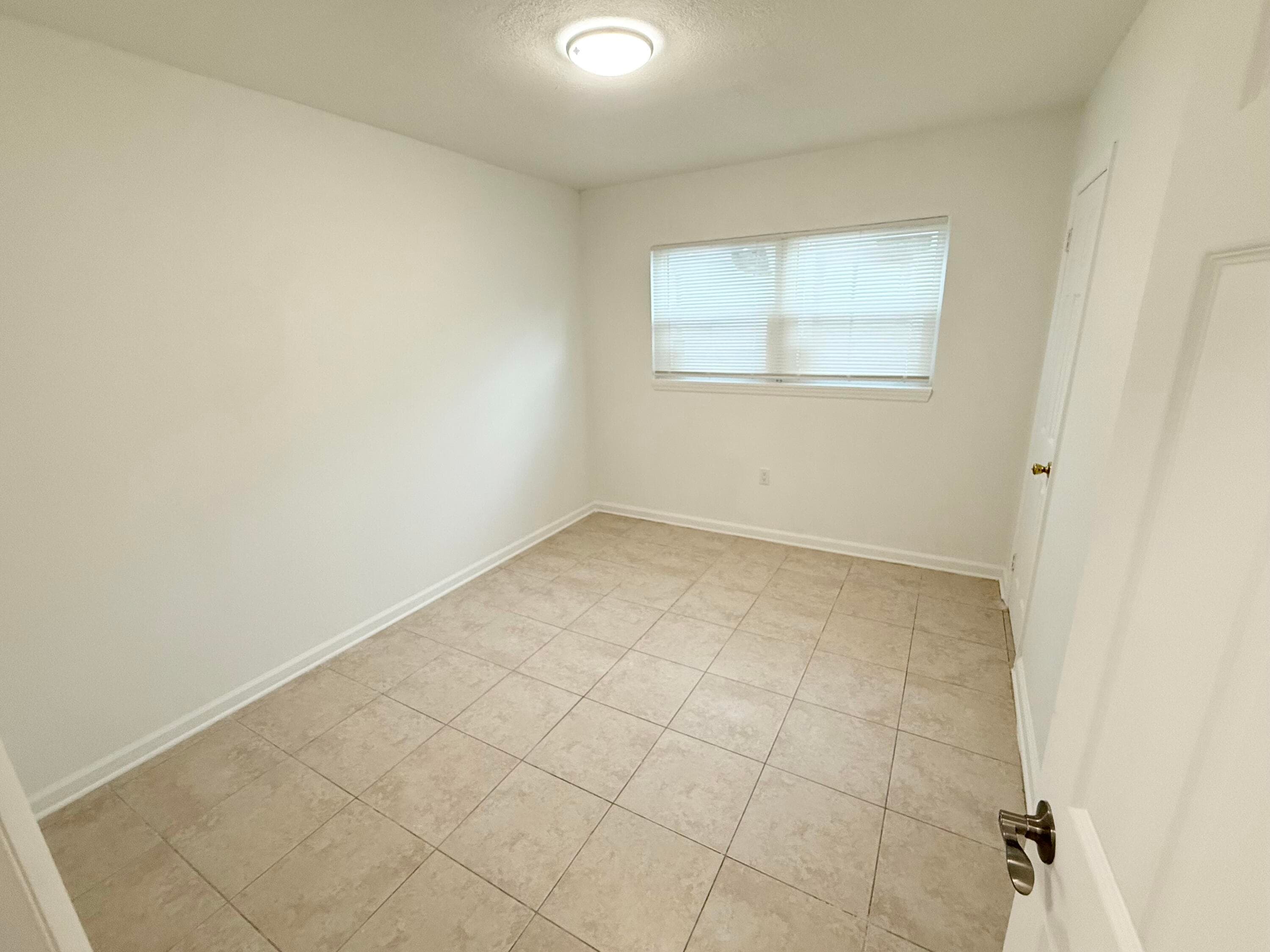 912 SE Tarpon Avenue, Stuart, FL 34994 — photo 12 of 31