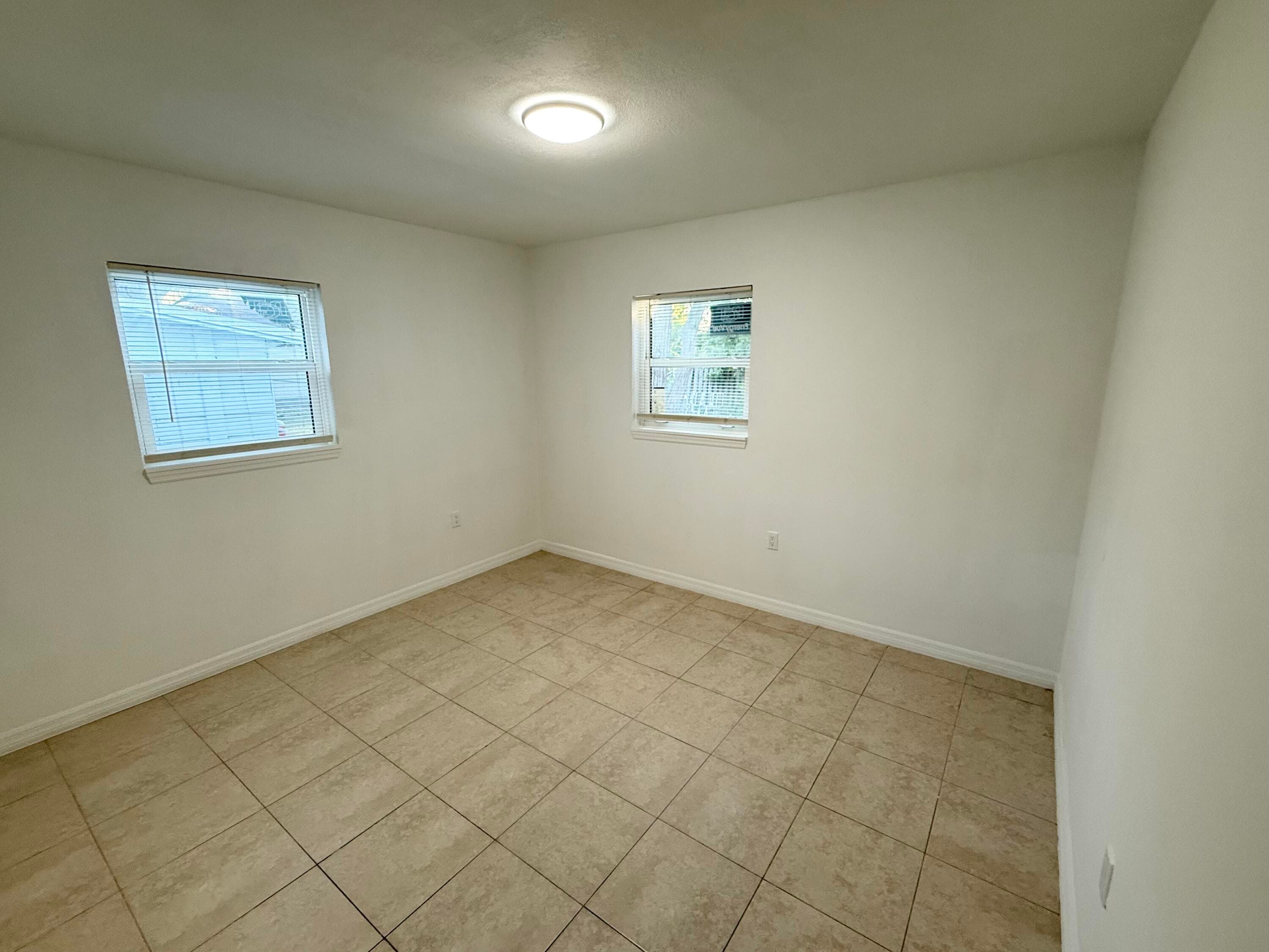 912 SE Tarpon Avenue, Stuart, FL 34994 — photo 13 of 31