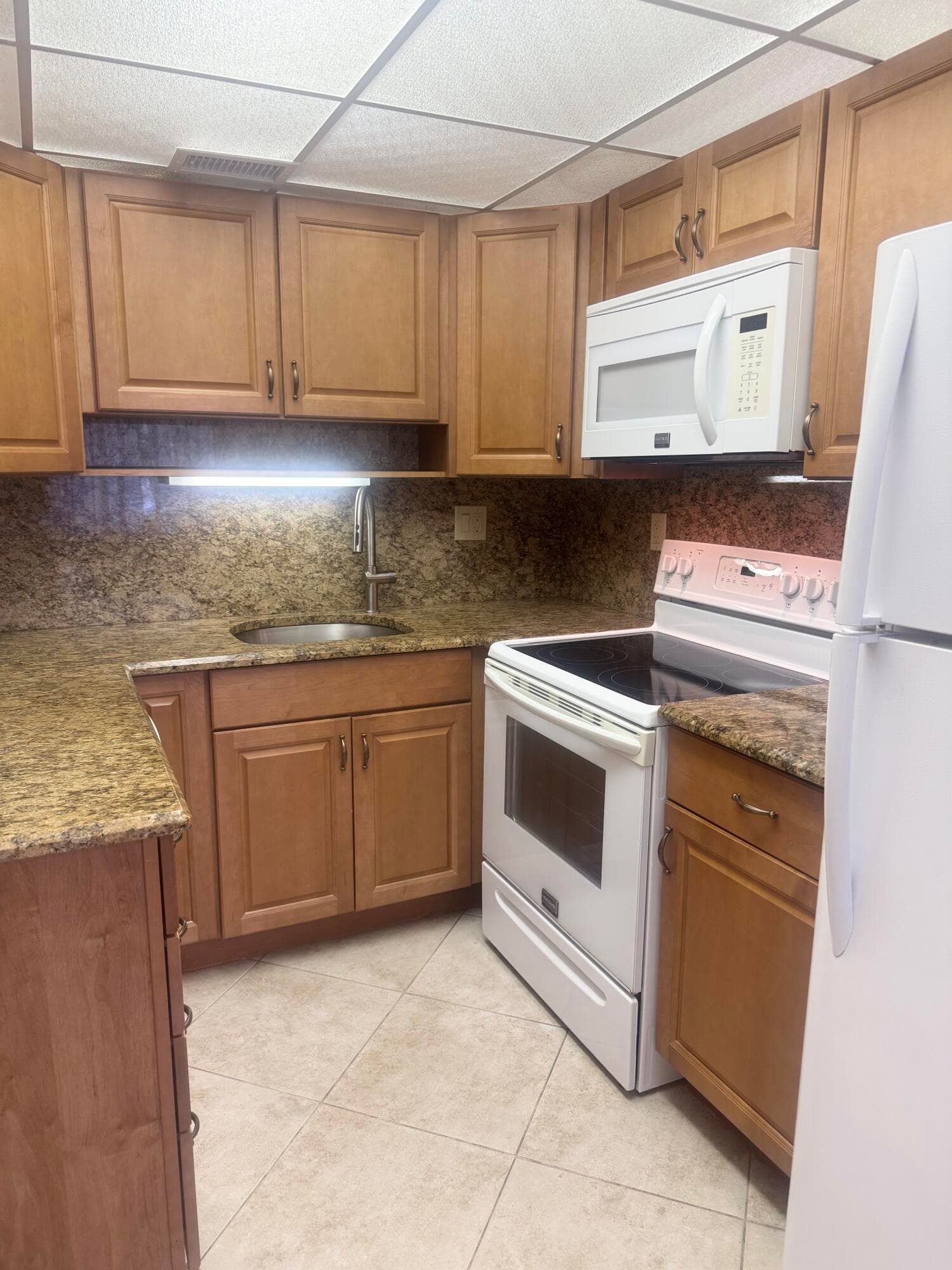 2381 Sunset Avenue 117, Lake Worth Beach, FL 33461 — photo 6 of 14