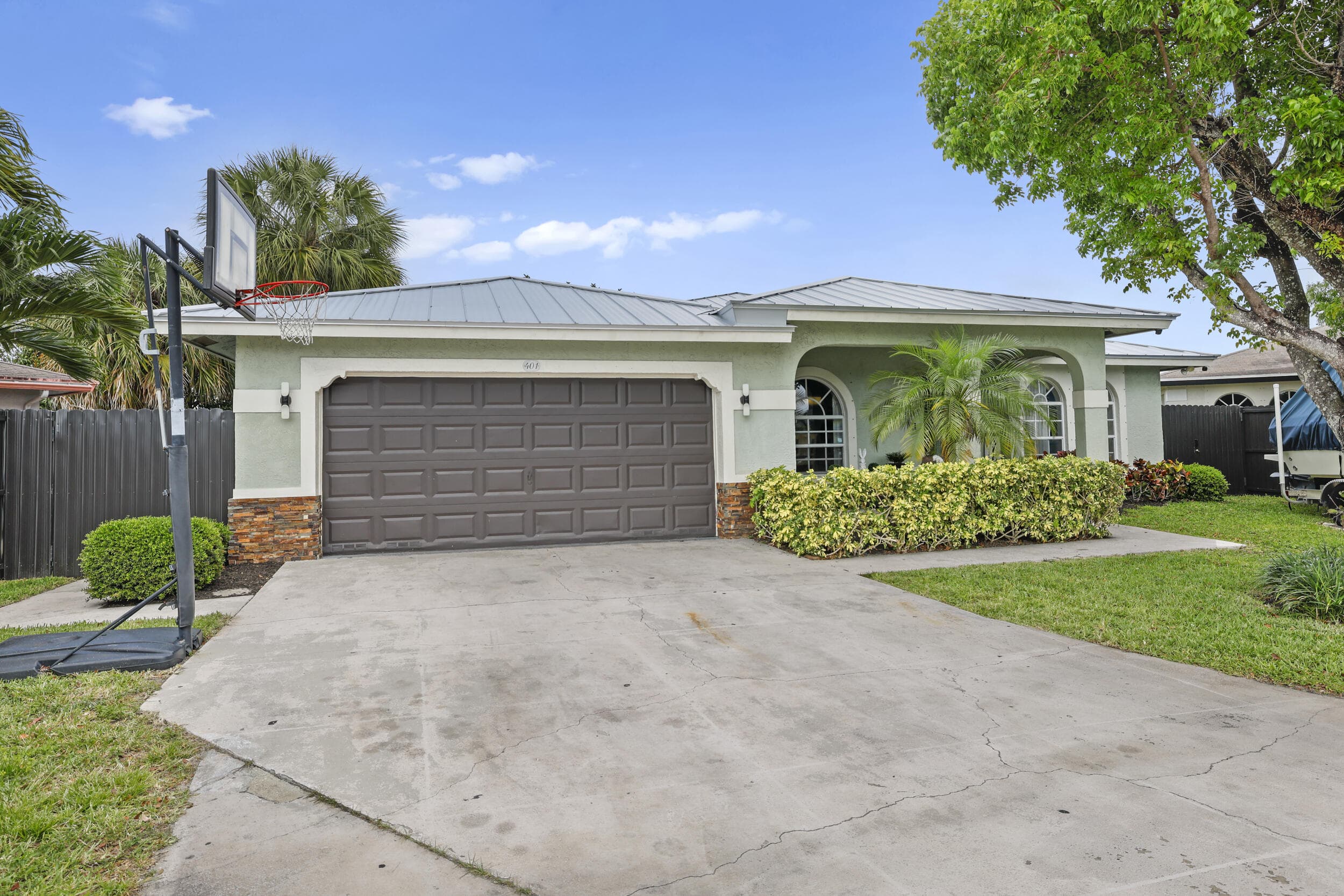 401 NW 16th Place, Pompano Beach, FL 33060 — photo 2 of 38