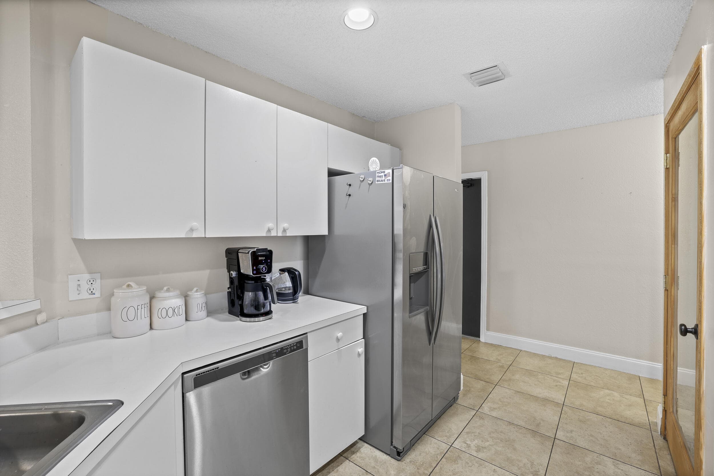 401 NW 16th Place, Pompano Beach, FL 33060 — photo 20 of 38