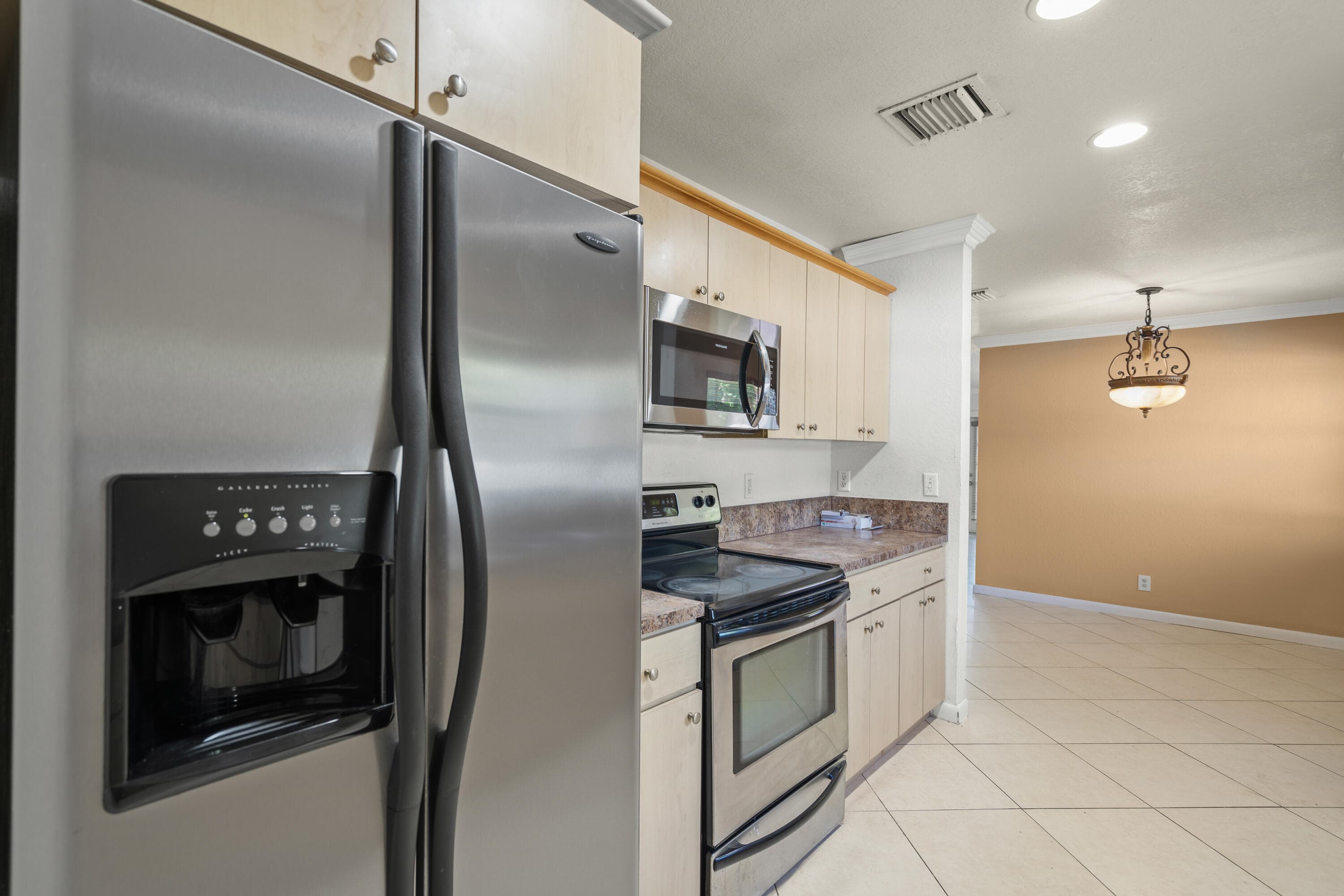 2241 NW 3rd Street, Pompano Beach, FL 33069 — photo 10 of 27