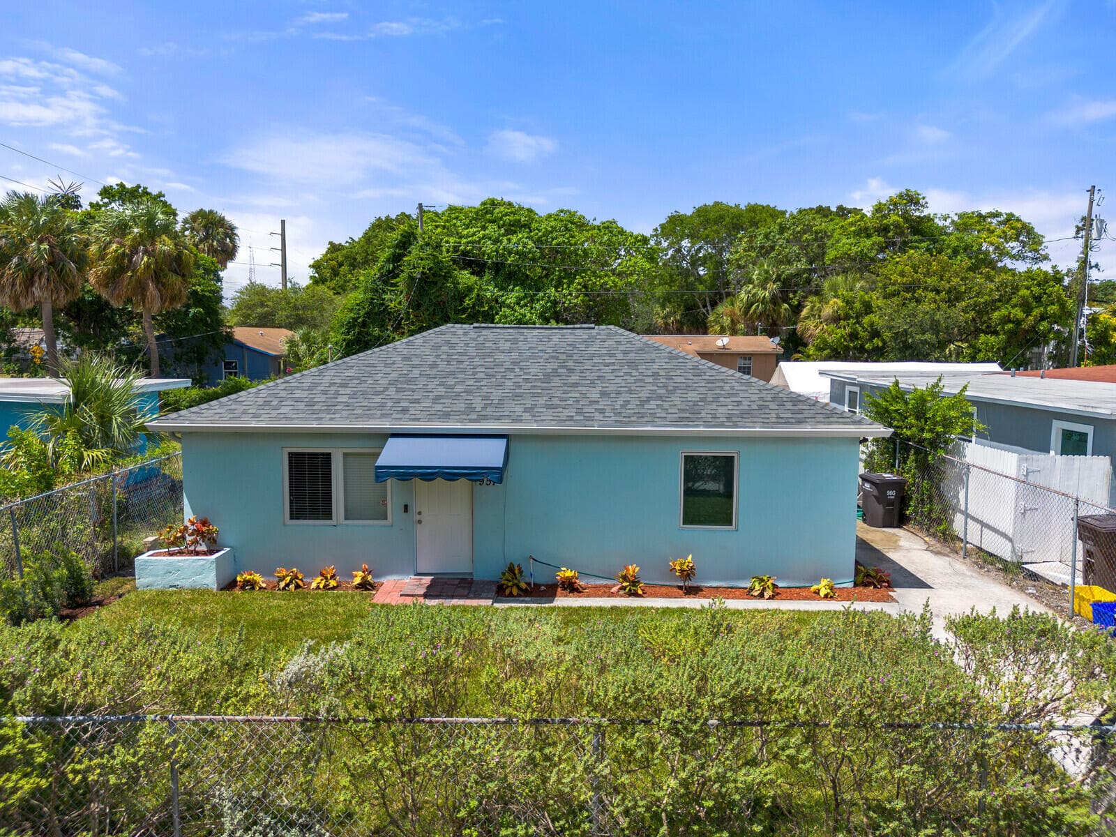 957 30th Street, West Palm Beach, FL 33407 — photo 1 of 33