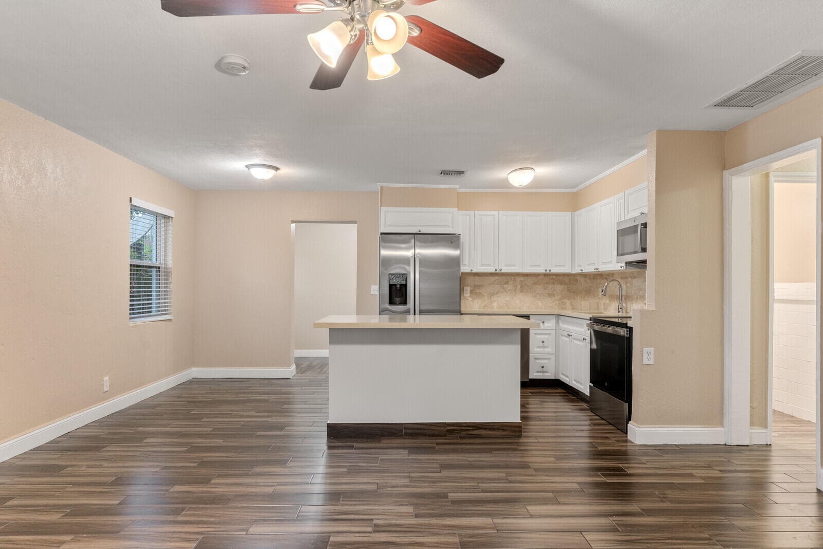 957 30th Street, West Palm Beach, FL 33407 — photo 4 of 33