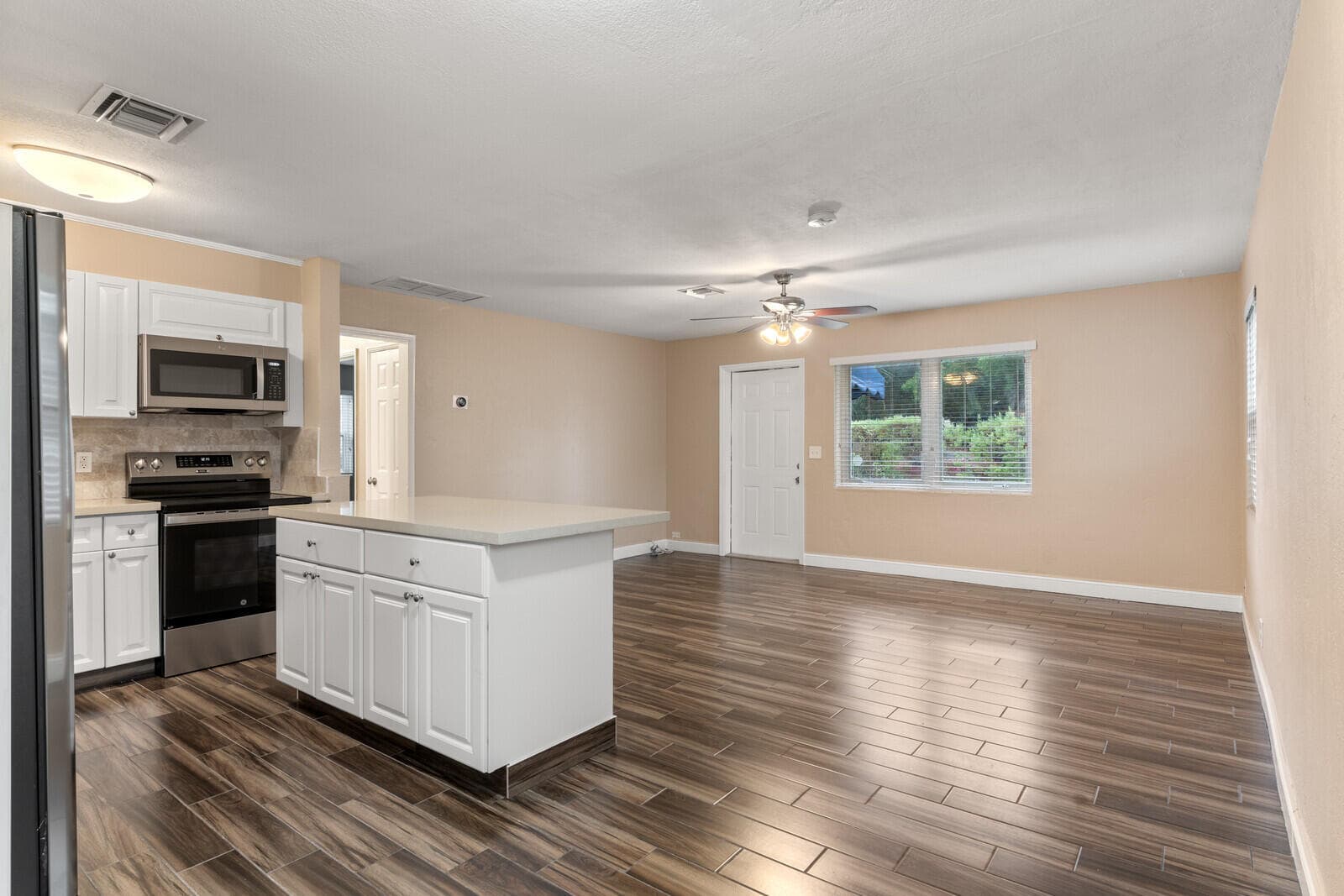 957 30th Street, West Palm Beach, FL 33407 — photo 5 of 33