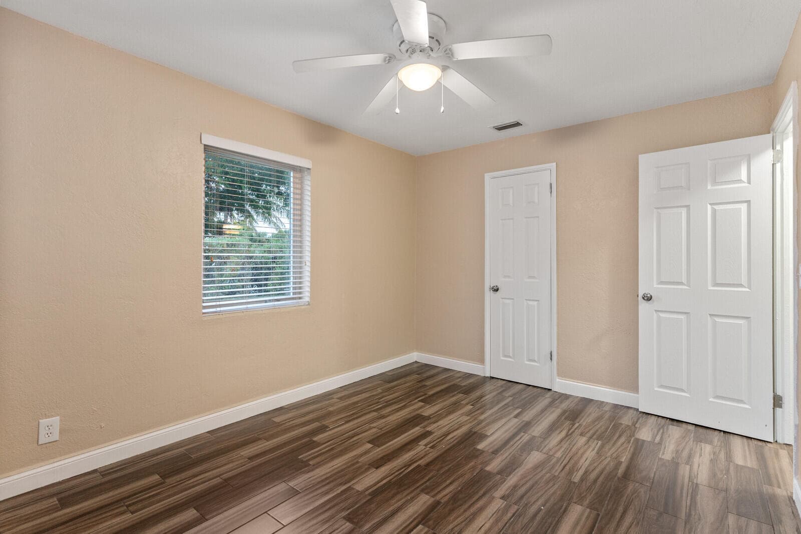 957 30th Street, West Palm Beach, FL 33407 — photo 12 of 33