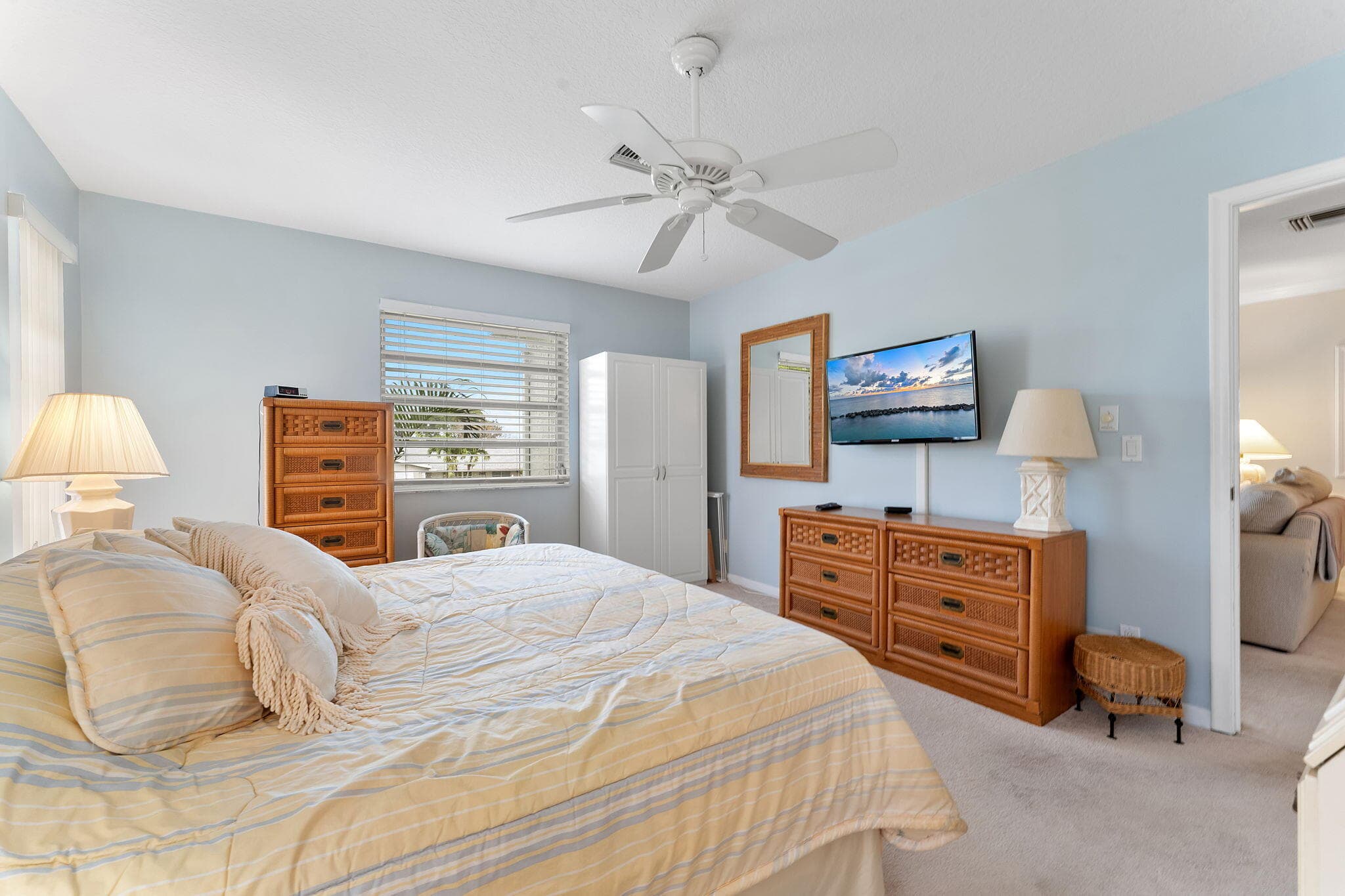 2401 Del-aire Boulevard E 201, Delray Beach, FL 33445 — photo 6 of 32