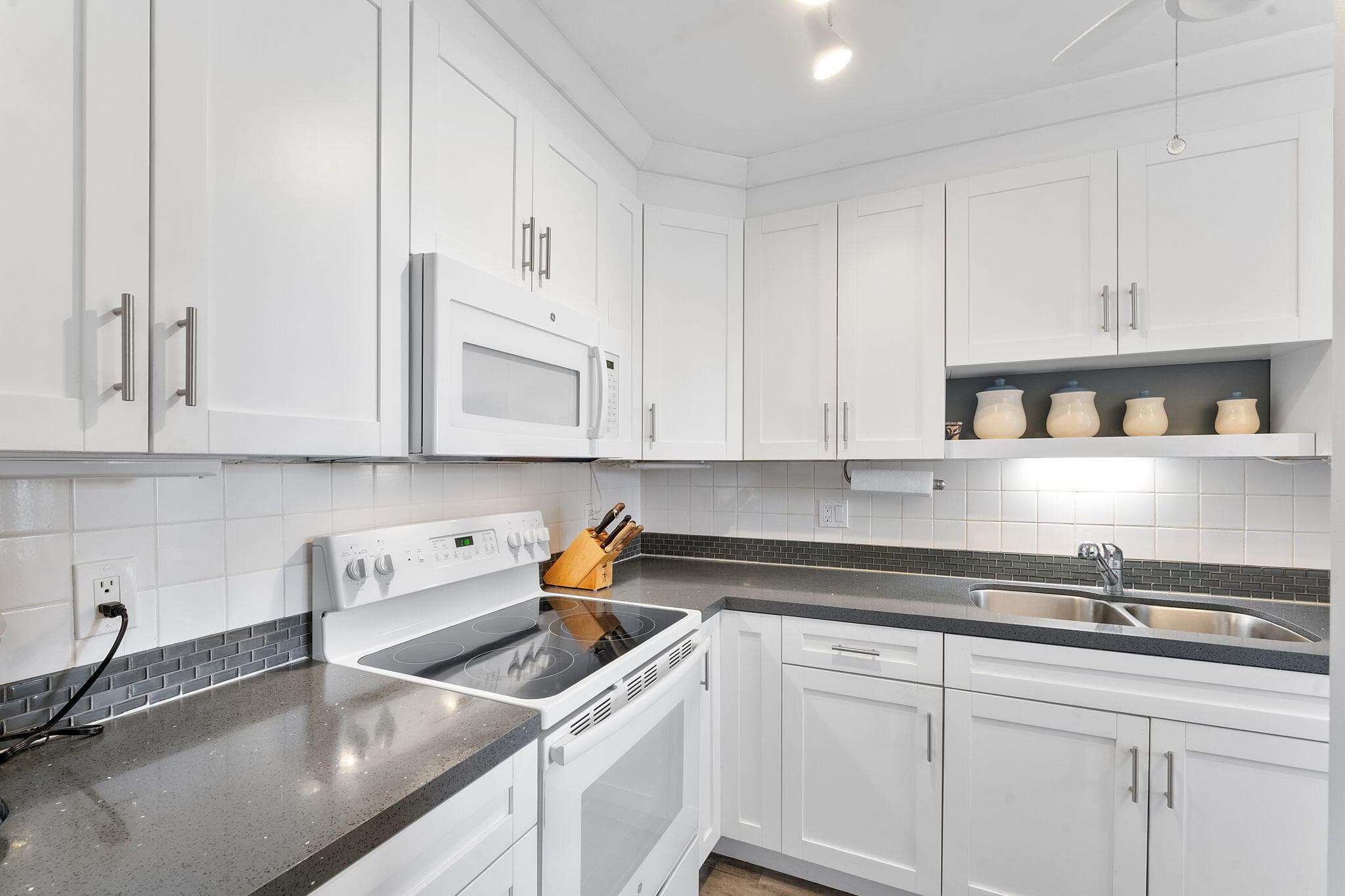2401 Del-aire Boulevard E 201, Delray Beach, FL 33445 — photo 23 of 32