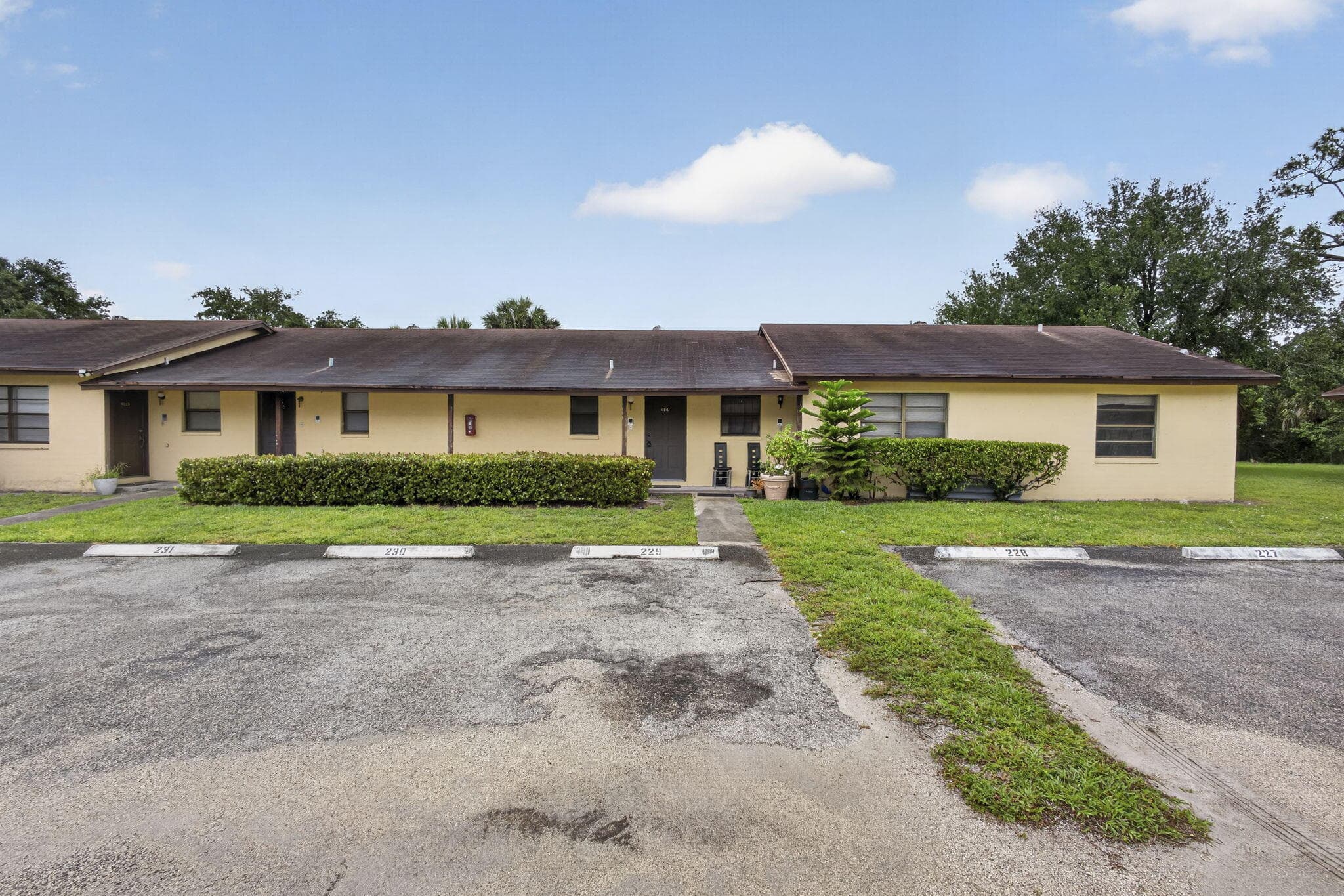 4661 Perth Road 4661, West Palm Beach, FL 33415 — photo 1 of 33