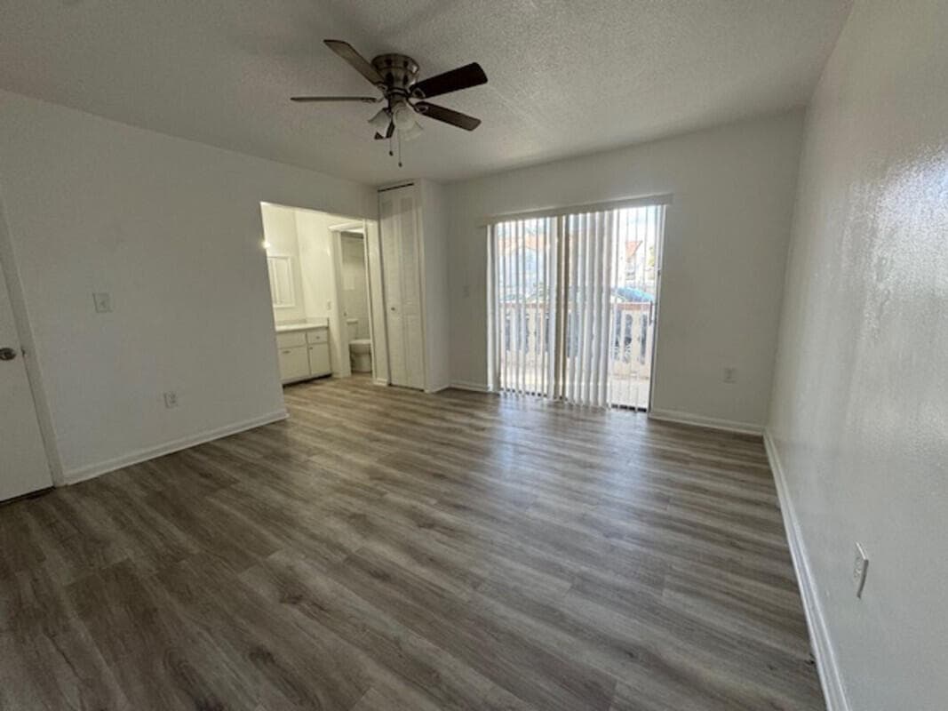 2031 NE 139th Street 40, North Miami Beach, FL 33181 — photo 2 of 4