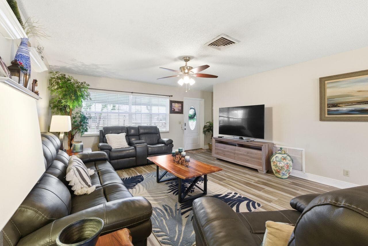 2398 SW 9th Avenue N, Boynton Beach, FL 33426 — photo 9 of 33