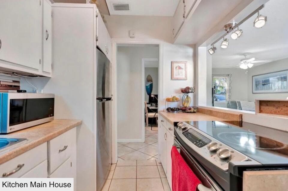 3024 Clyde Road, West Palm Beach, FL 33405 — photo 4 of 15