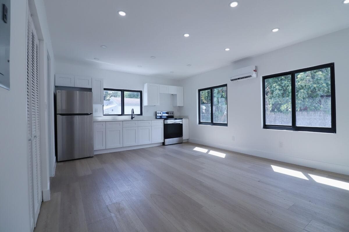 3040 NW 13th Avenue 2, Miami, FL 33142 — photo 3 of 8