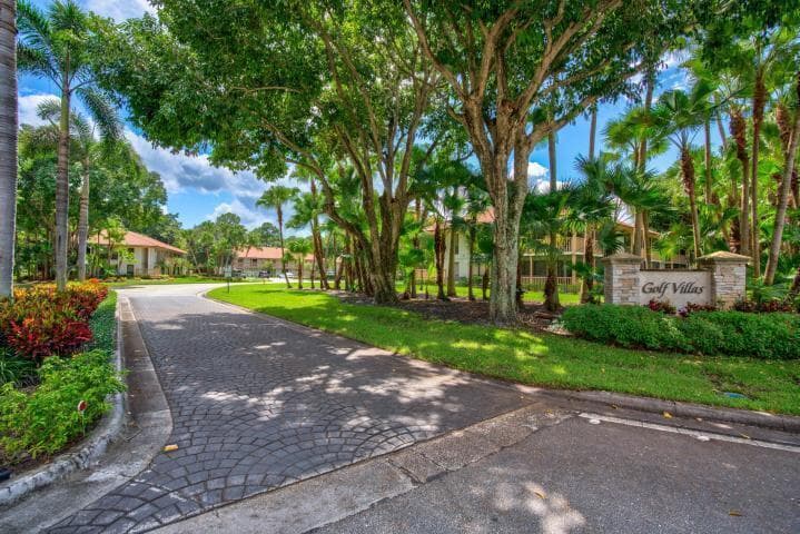 605 Brackenwood Cove, Palm Beach Gardens, FL 33418 — photo 2 of 43
