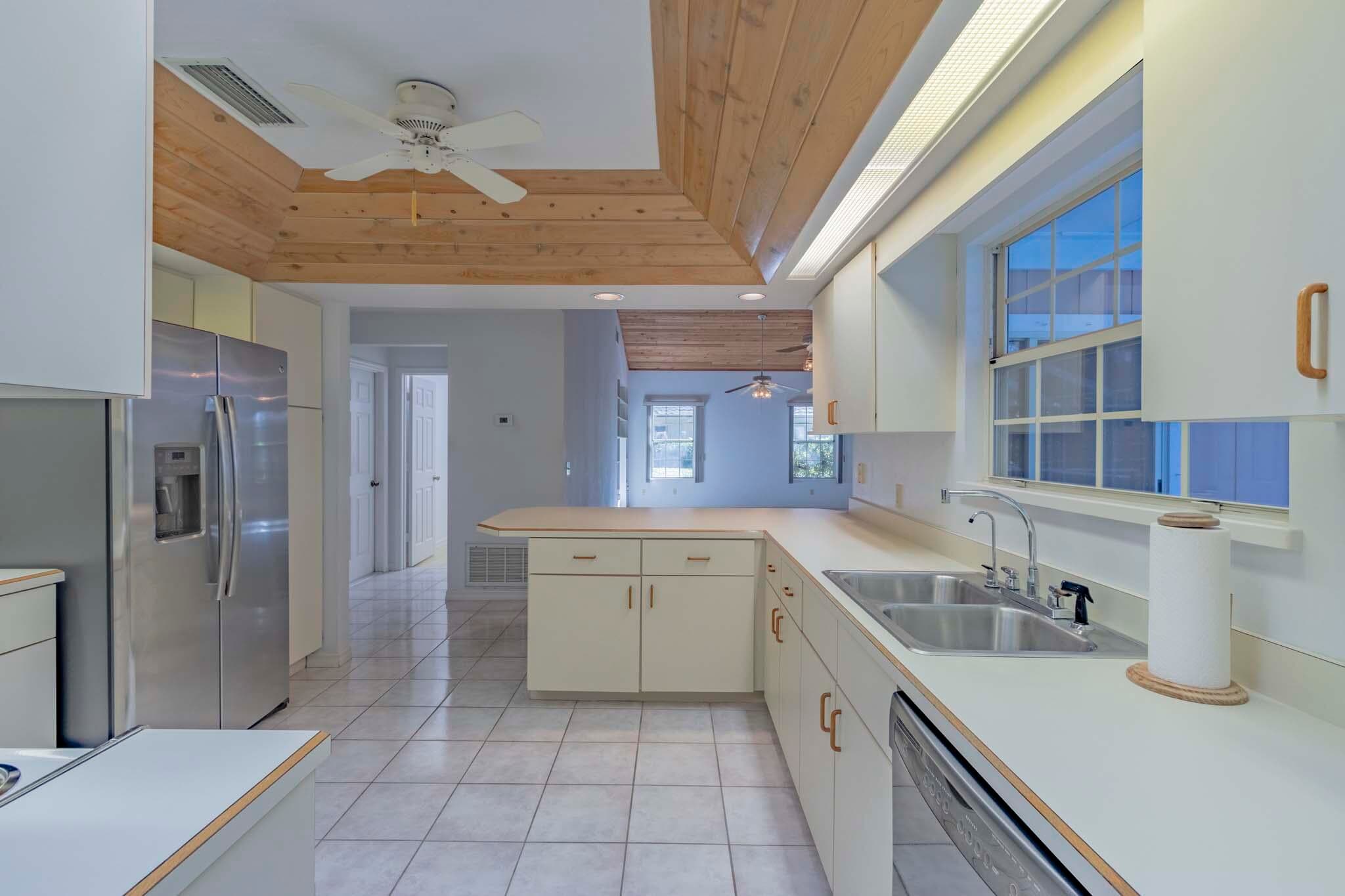 1027 Mangrove Lane, Vero Beach, FL 32963 — photo 5 of 42