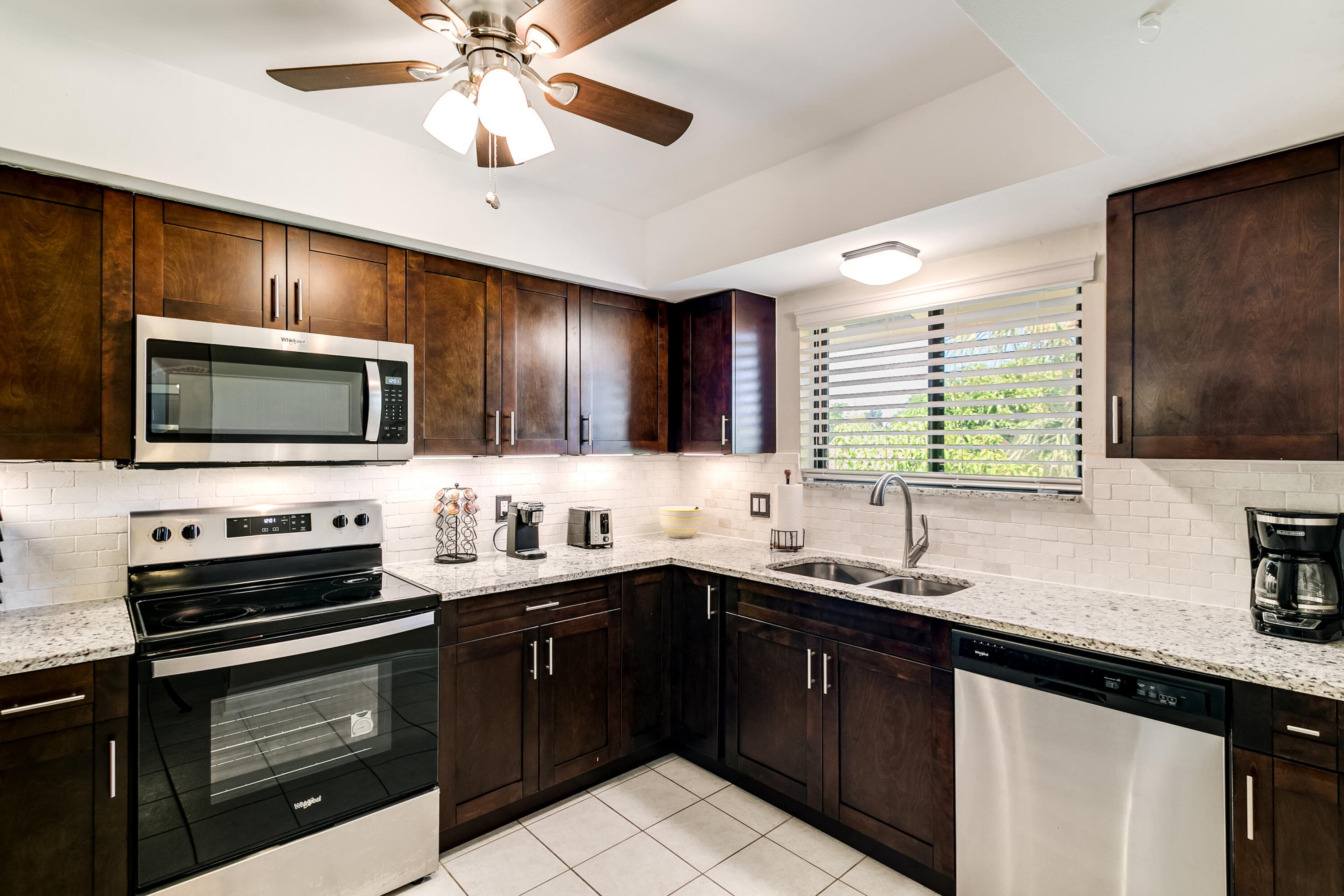 412 S Palmway 6, Lake Worth Beach, FL 33460 — photo 11 of 37