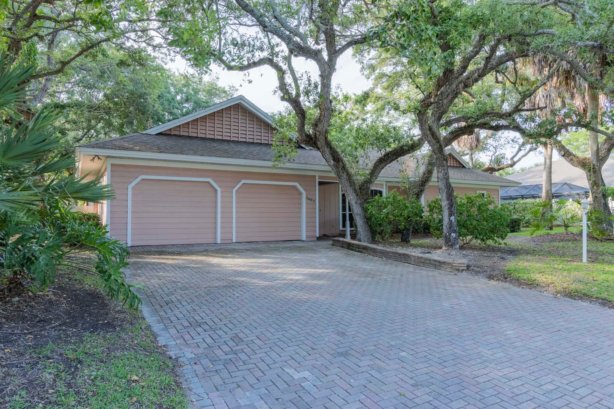 1027 Mangrove Lane, Vero Beach, FL 32963 — photo 1 of 42